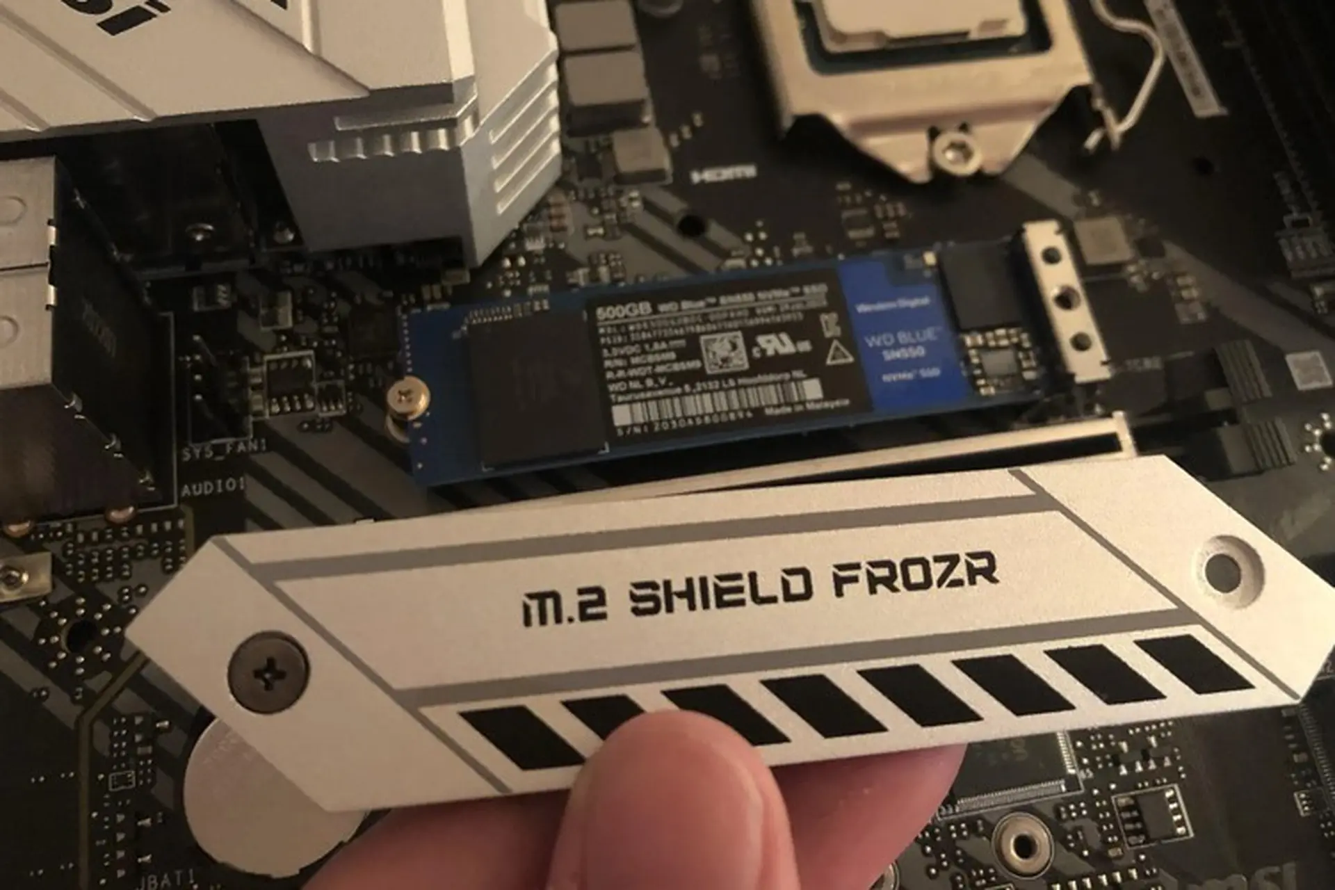 Công nghệ M.2 SHIELD FROZR là gì? Nó có ưu điểm gì vượt trội?