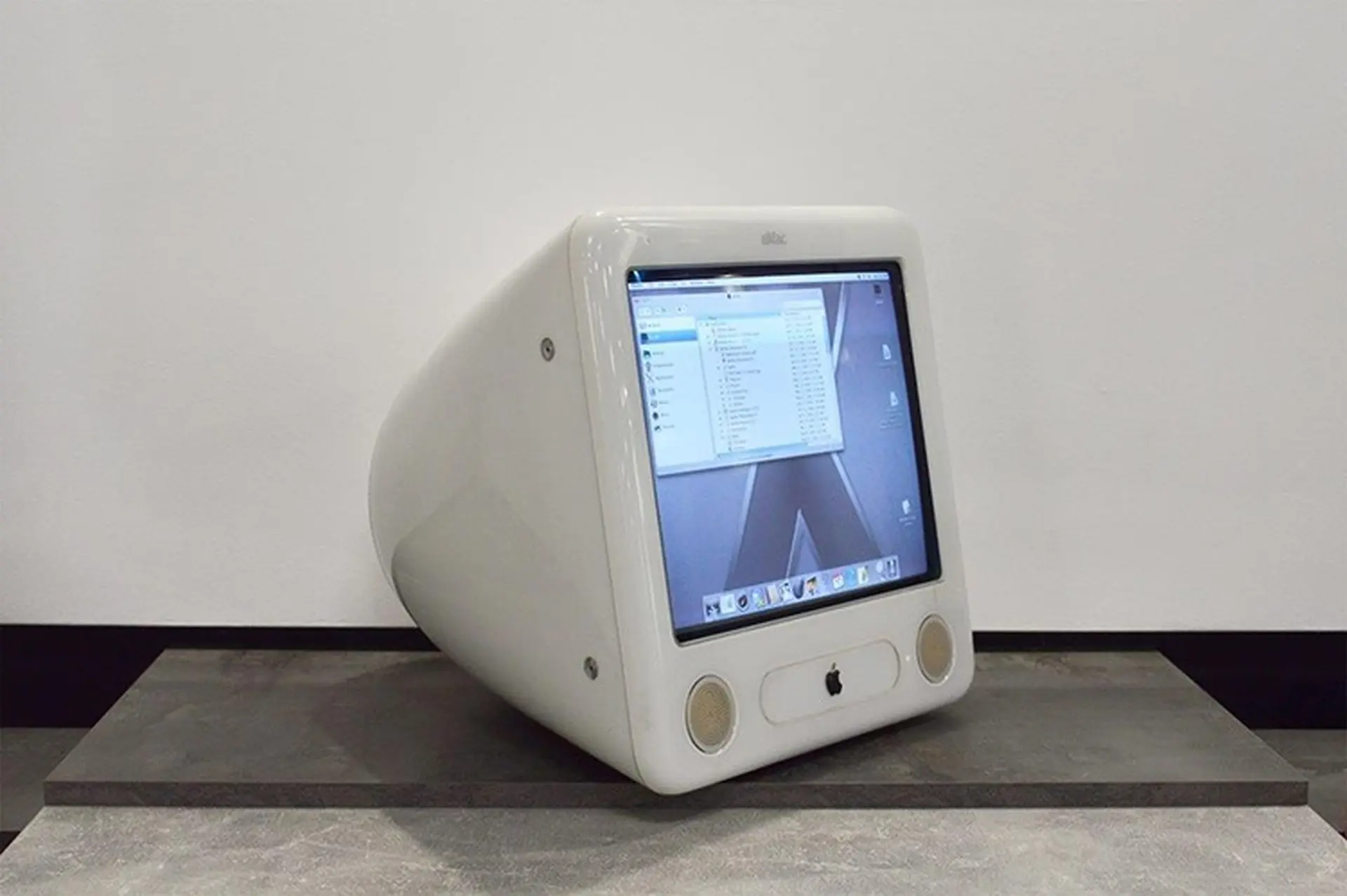 Ngày này 20 năm trước, Apple đã ra mắt eMac