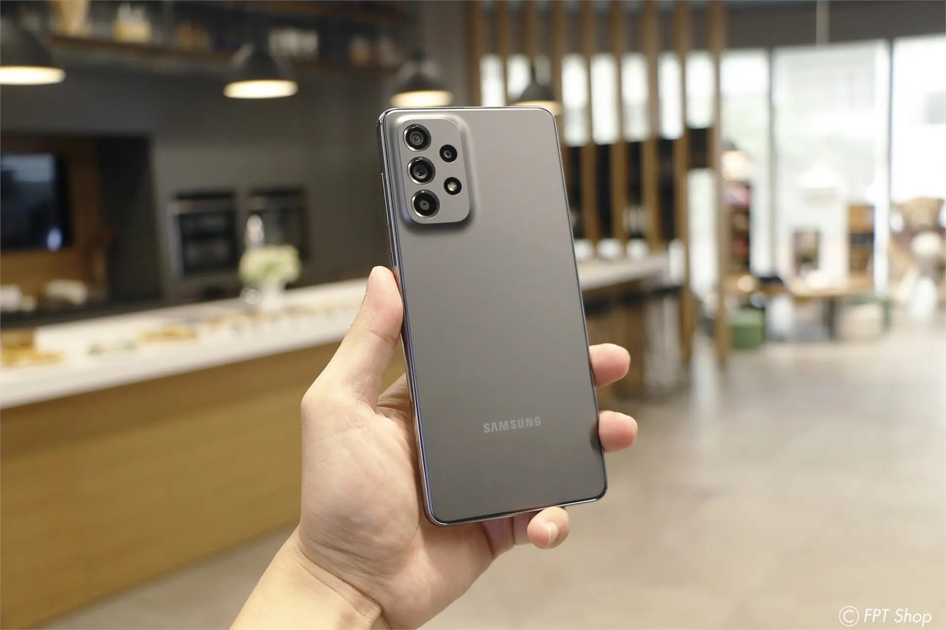 FPT Shop tặng gói Samsung Care+ cho chủ sở hữu Galaxy A73 5G