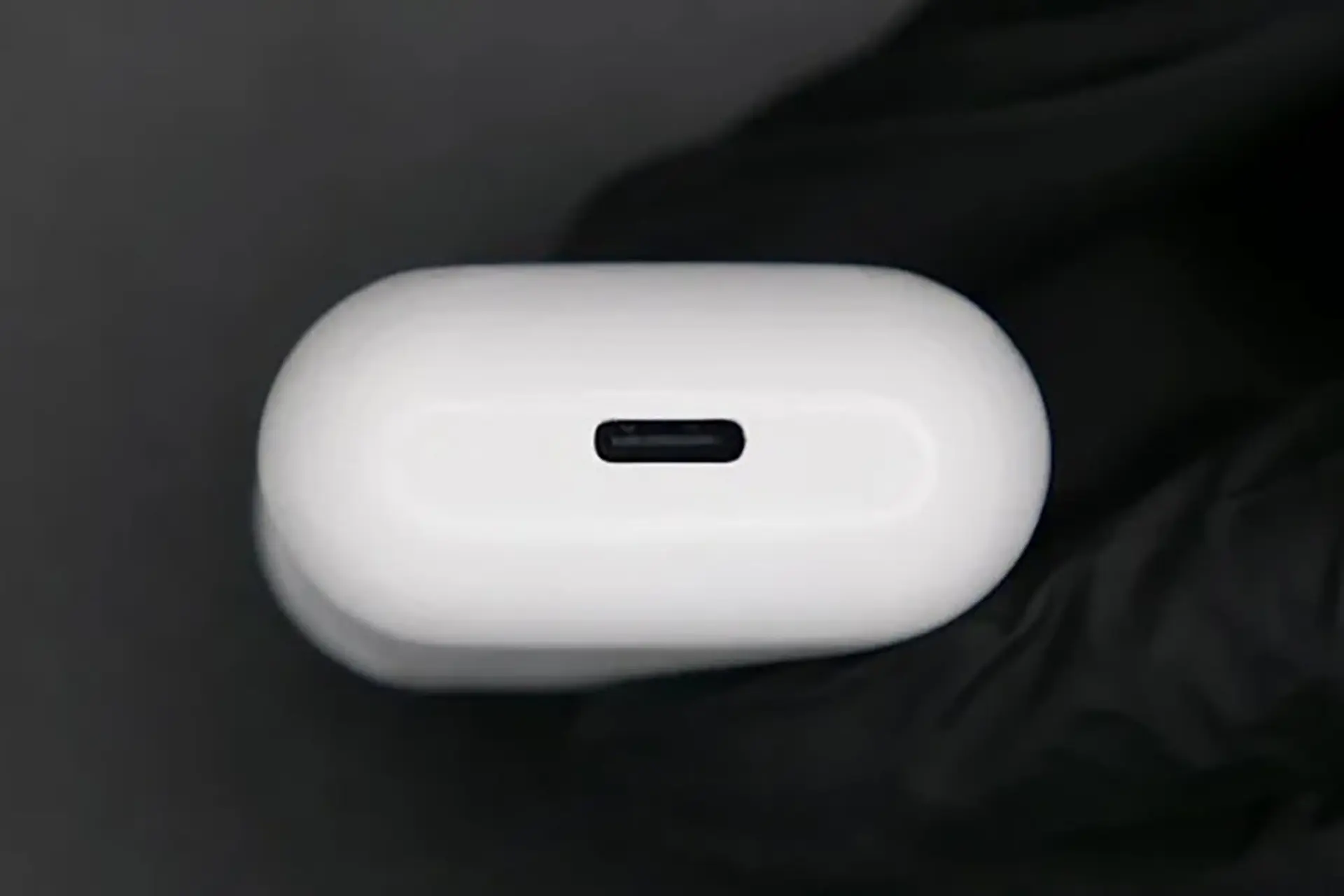 Đây là chiếc AirPods đầu tiên trên thế giới sử dụng cổng sạc USB-C