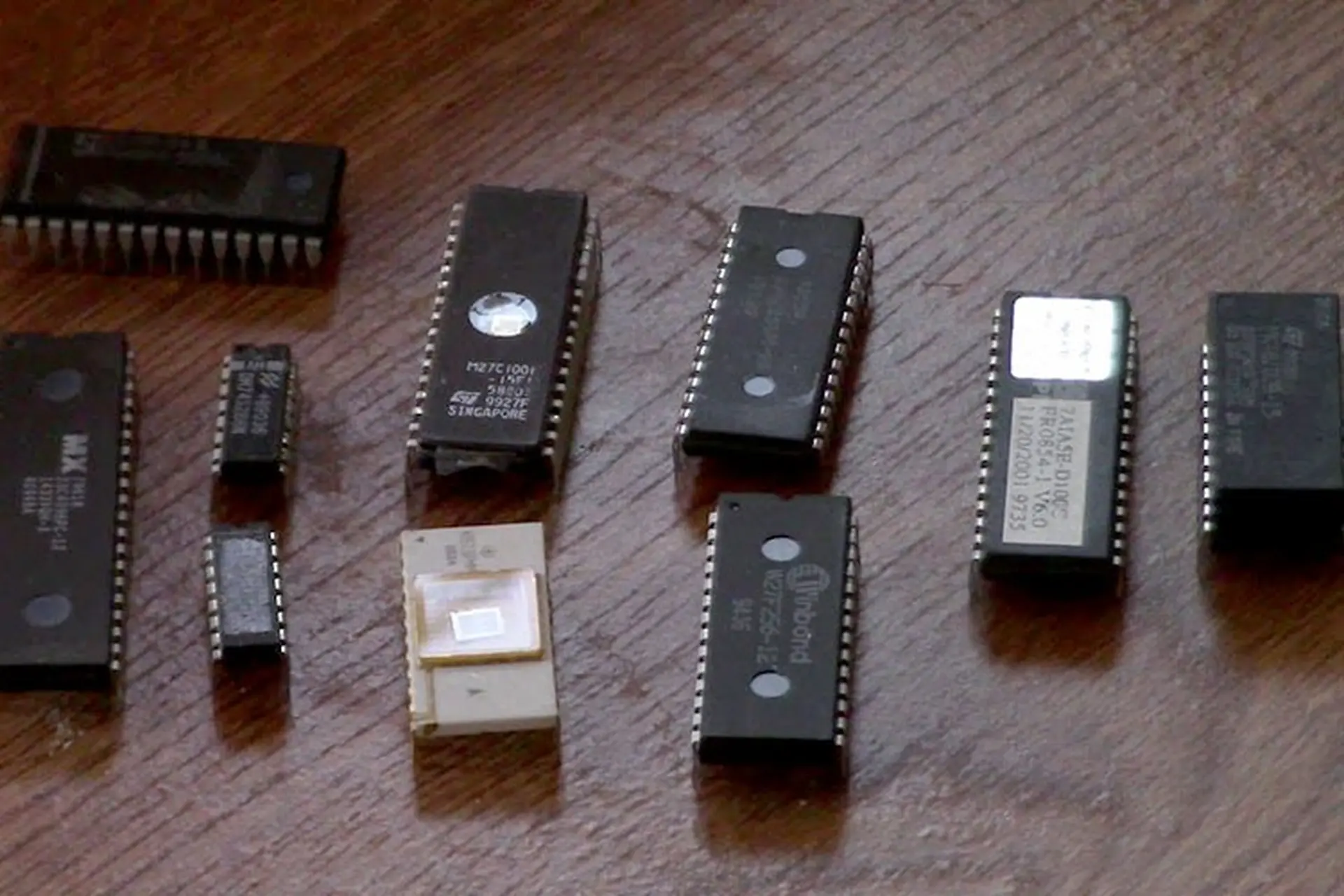 PROM là gì? Sự khác biệt giữa PROM, EPROM và EEPROM