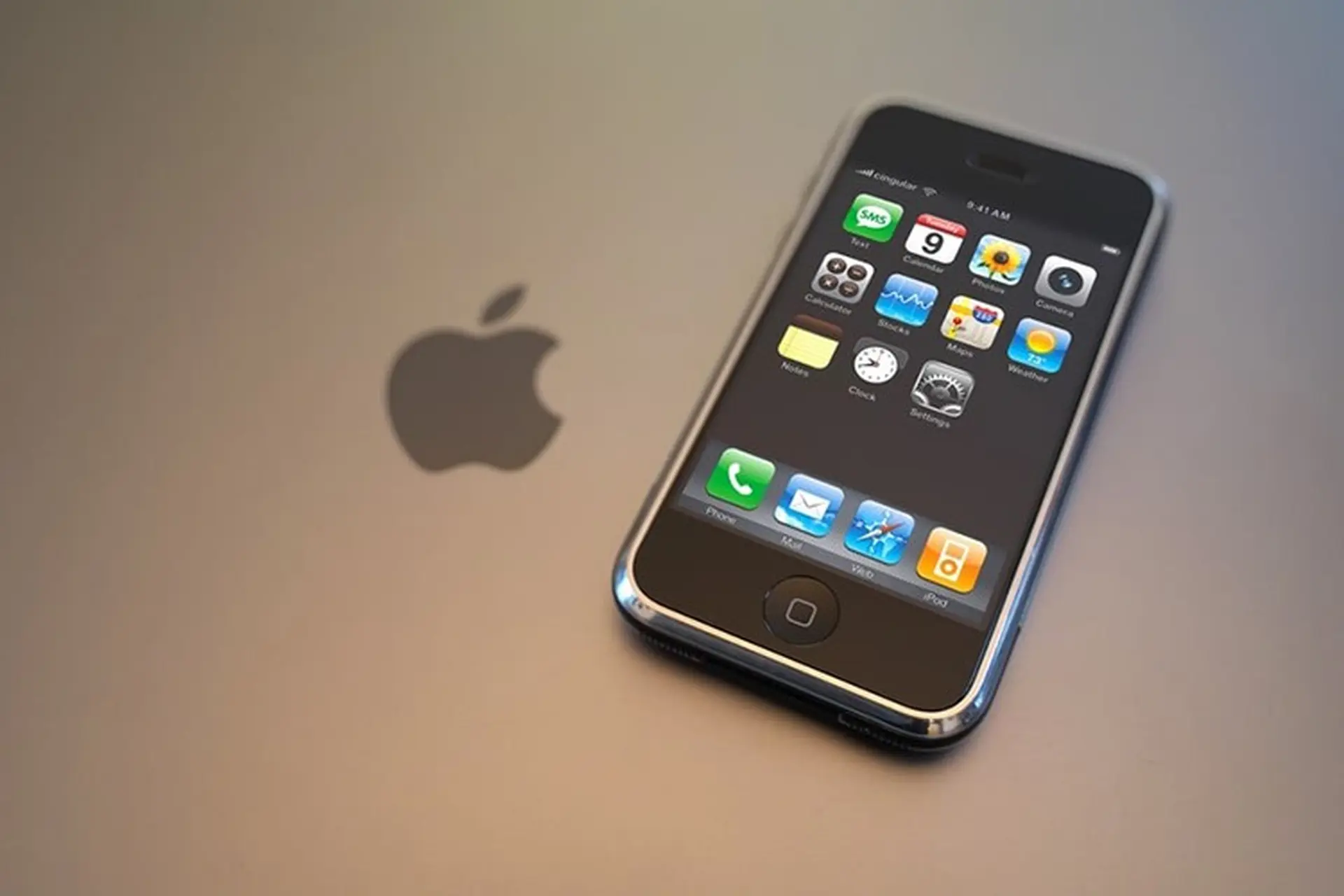 iPhone đầu tiên đã thay đổi thế giới smartphone như thế nào?