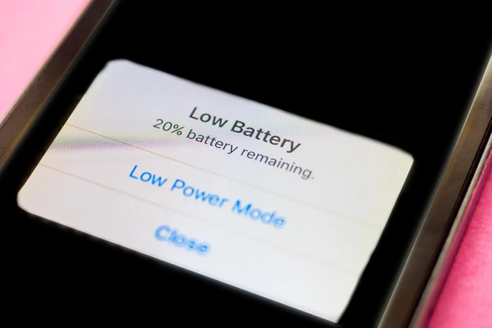 2 tính năng iPhone bạn có thể sử dụng ngay cả khi điện thoại tắt và hết pin