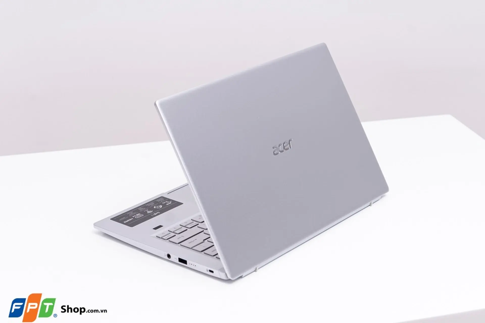 TOP 7 laptop nhỏ gọn cho nữ được yêu thích nhất hiện nay