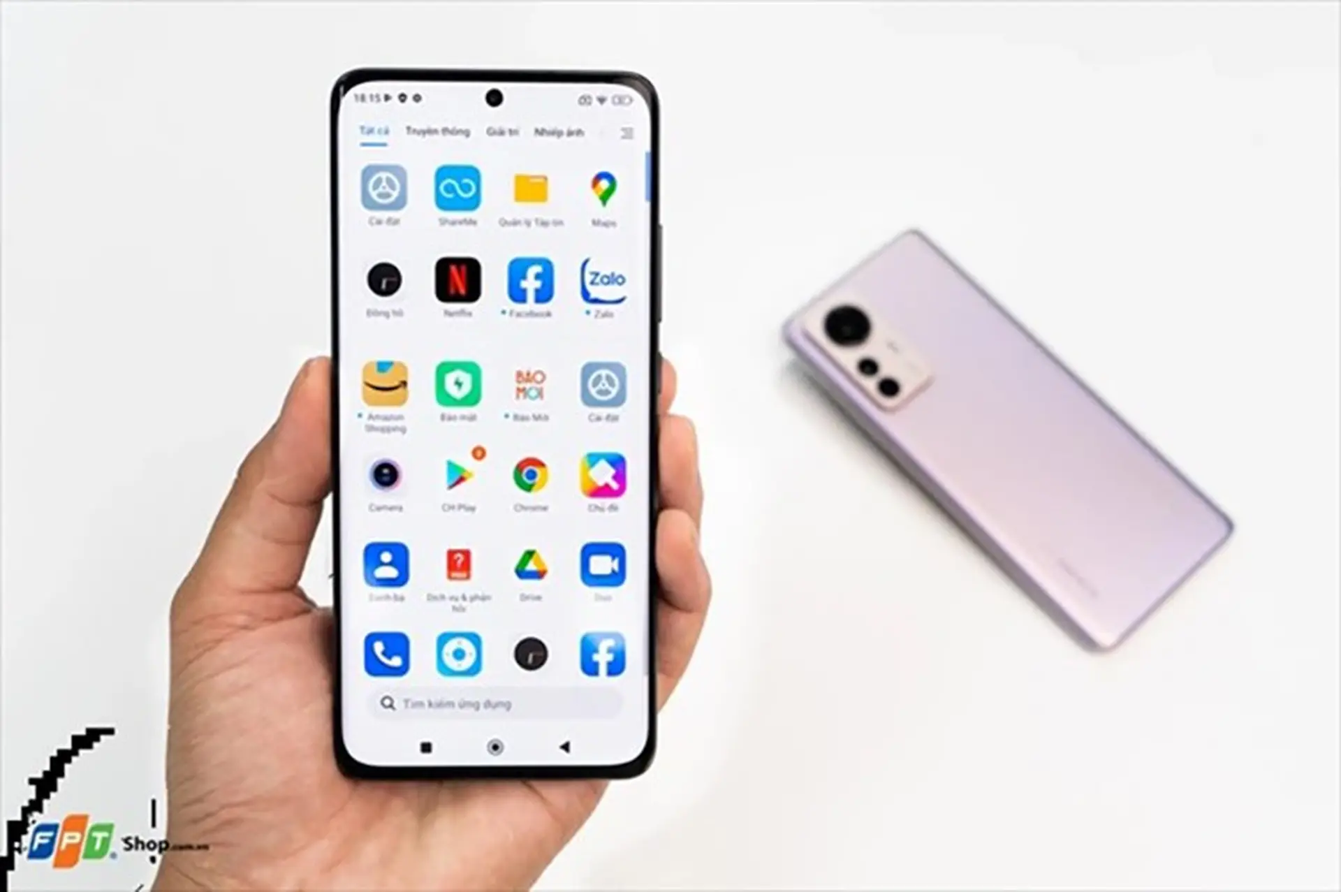 Cùng tầm giá, mua iPhone 12 hay Xiaomi 12 hợp lý hơn?