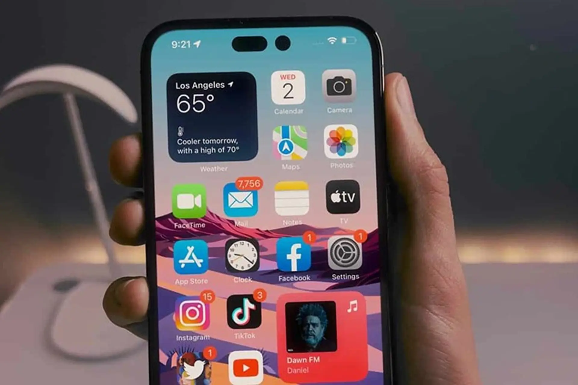 Vén màn bí mật về màn hình viên thuốc trên iPhone 14: Notch độc lạ, thiết kế phá cách