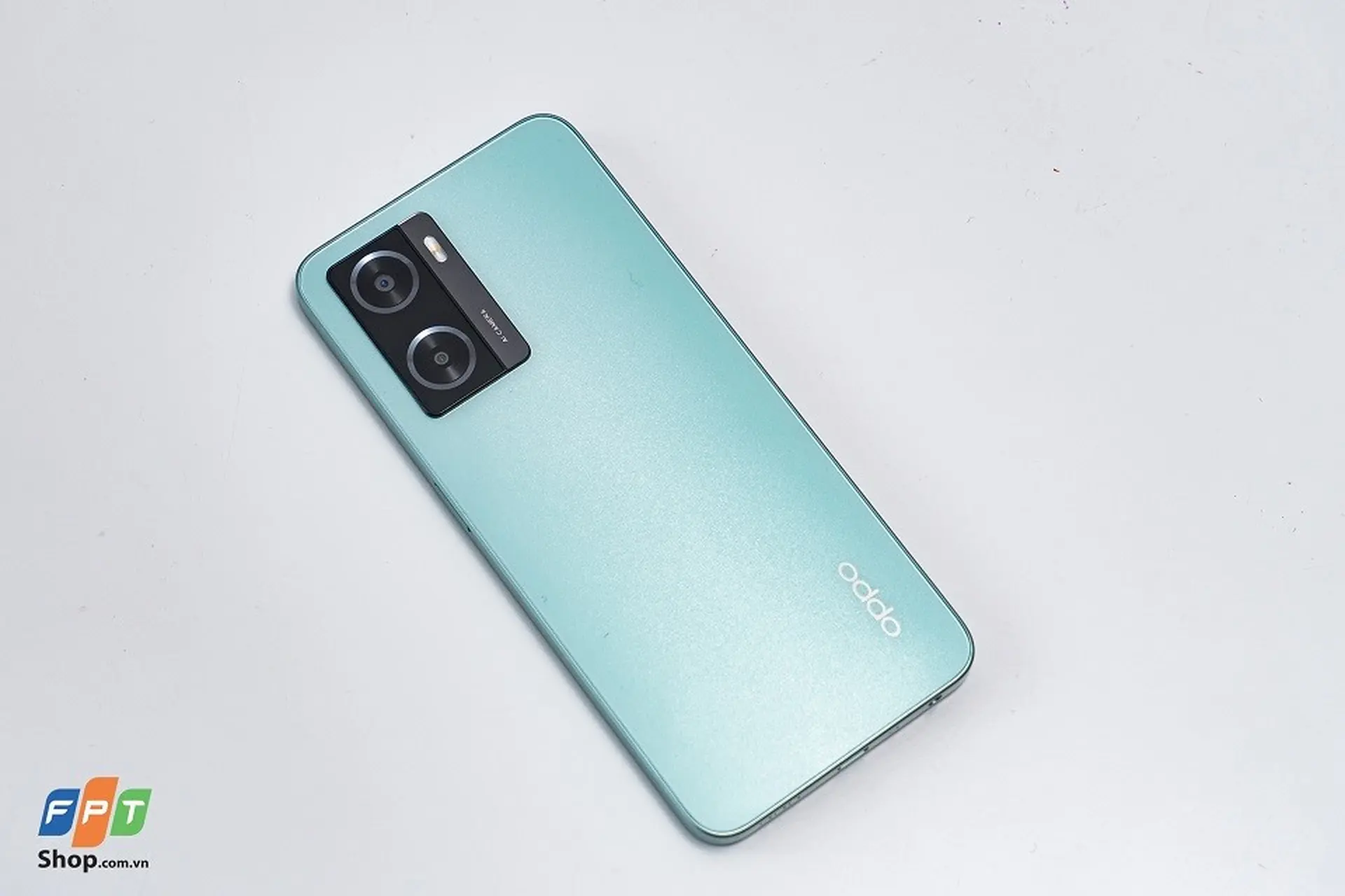 Trên tay OPPO A57: Sạc nhanh 33W vượt trội, thiết kế thời thượng, giá chỉ 4.49 triệu đồng