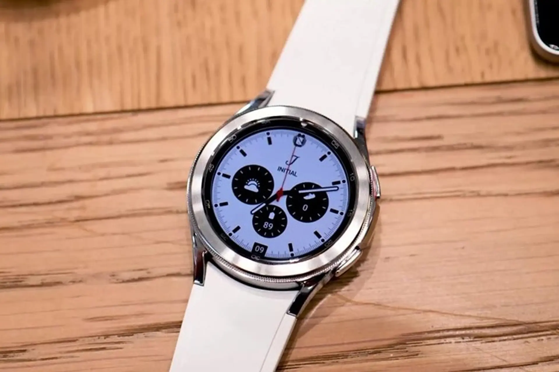 Samsung Galaxy Watch6 có thể sử dụng màn hình OLED của BOE
