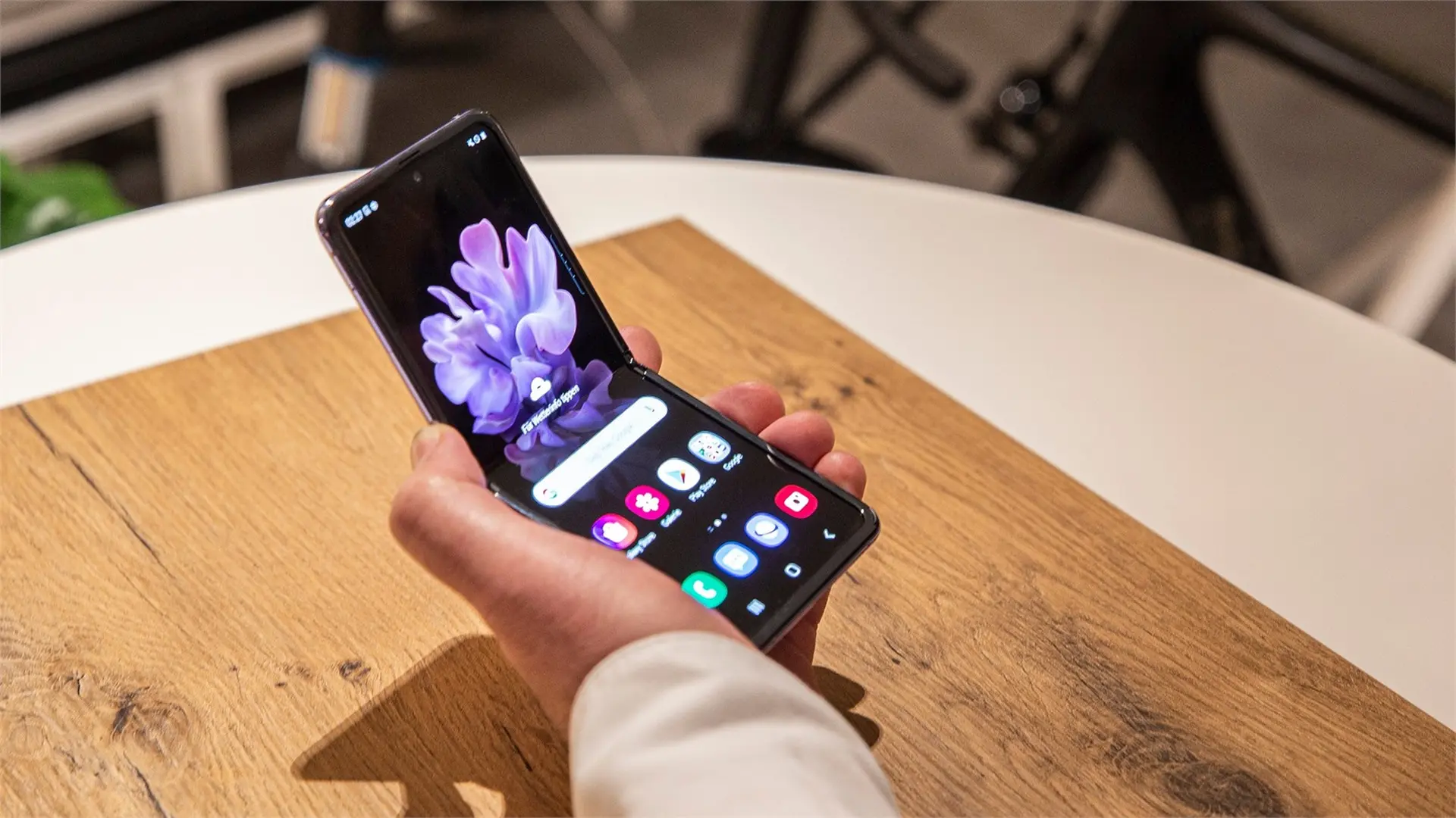 FPT Shop tặng gói bảo hành Samsung Care+ cho chủ sở hữu Galaxy Z Flip | Z Fold Mới