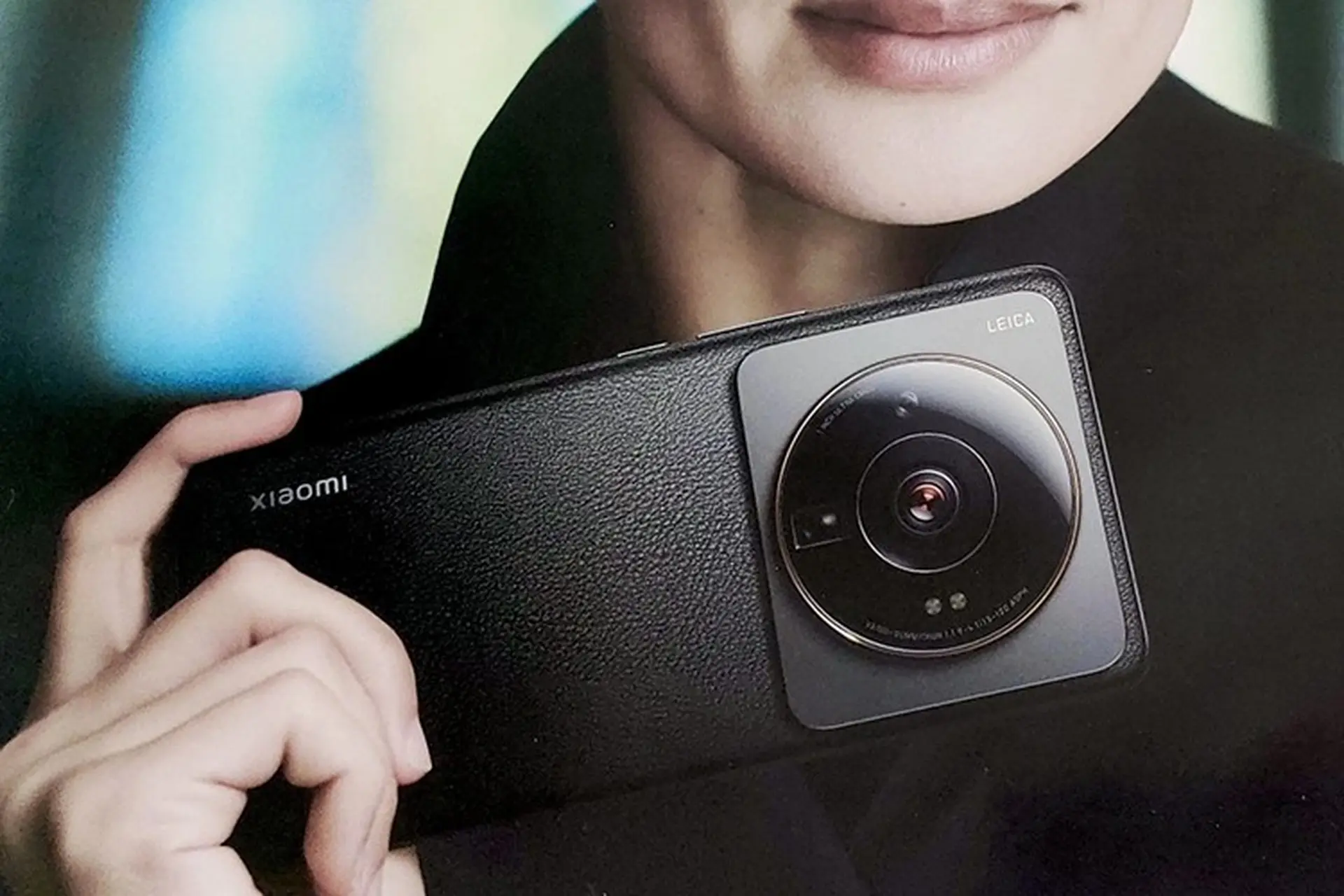 Thiết kế Xiaomi 12S Ultra lộ diện rõ nét trong poster chính thức
