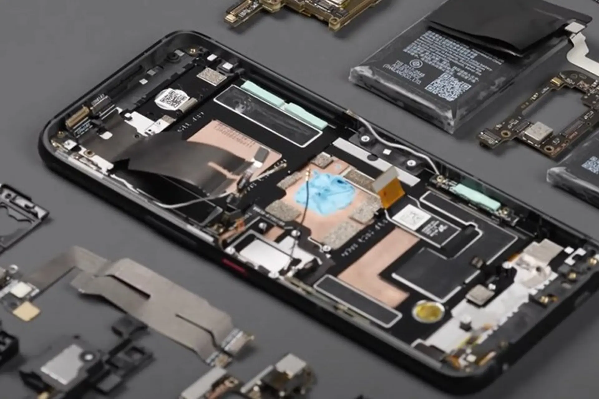 “Mổ bụng” ASUS ROG Phone 6 để khám phá linh kiện bên trong