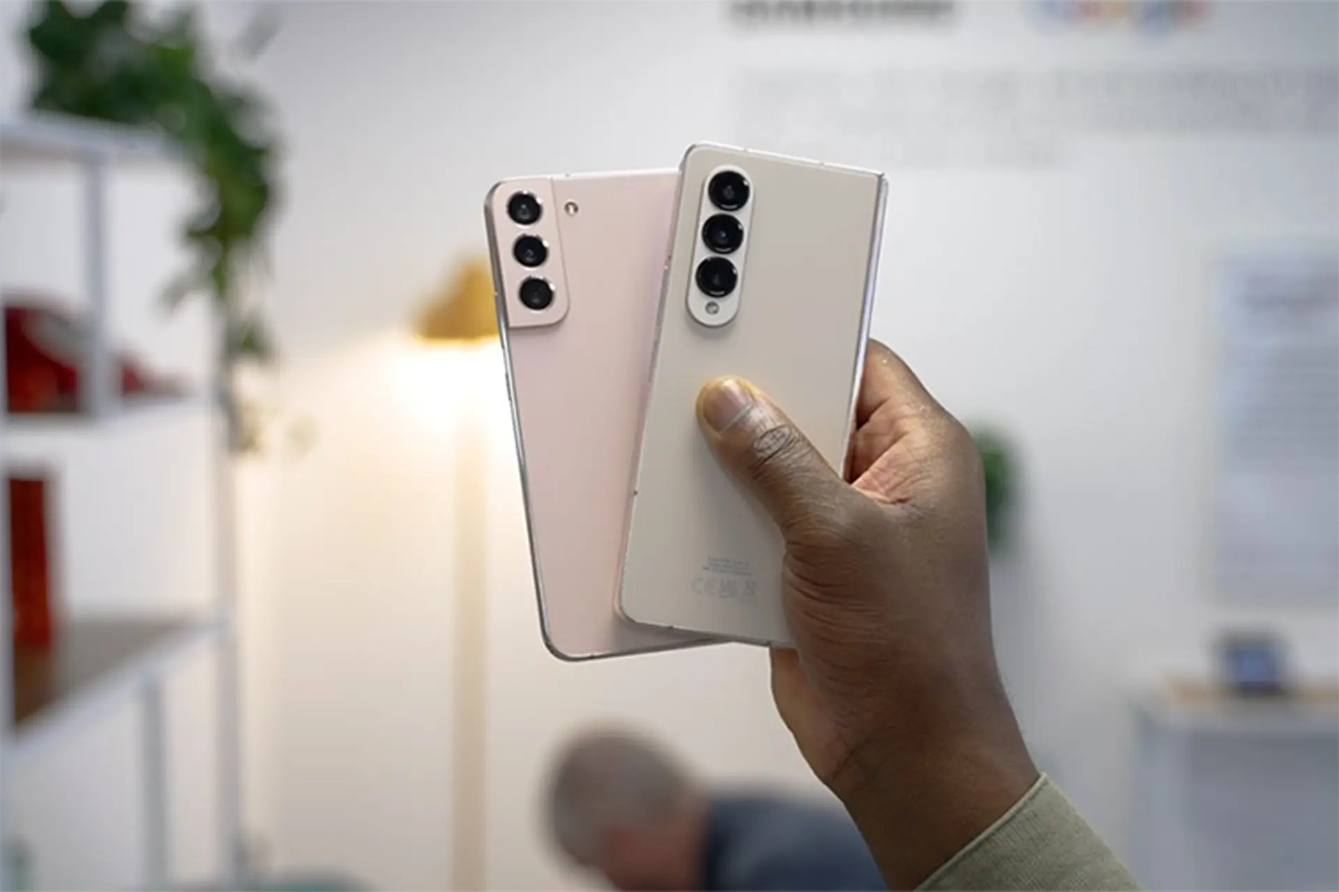 Màn hình phụ Samsung Galaxy Z Fold4 có tương thích với bút S Pen?
