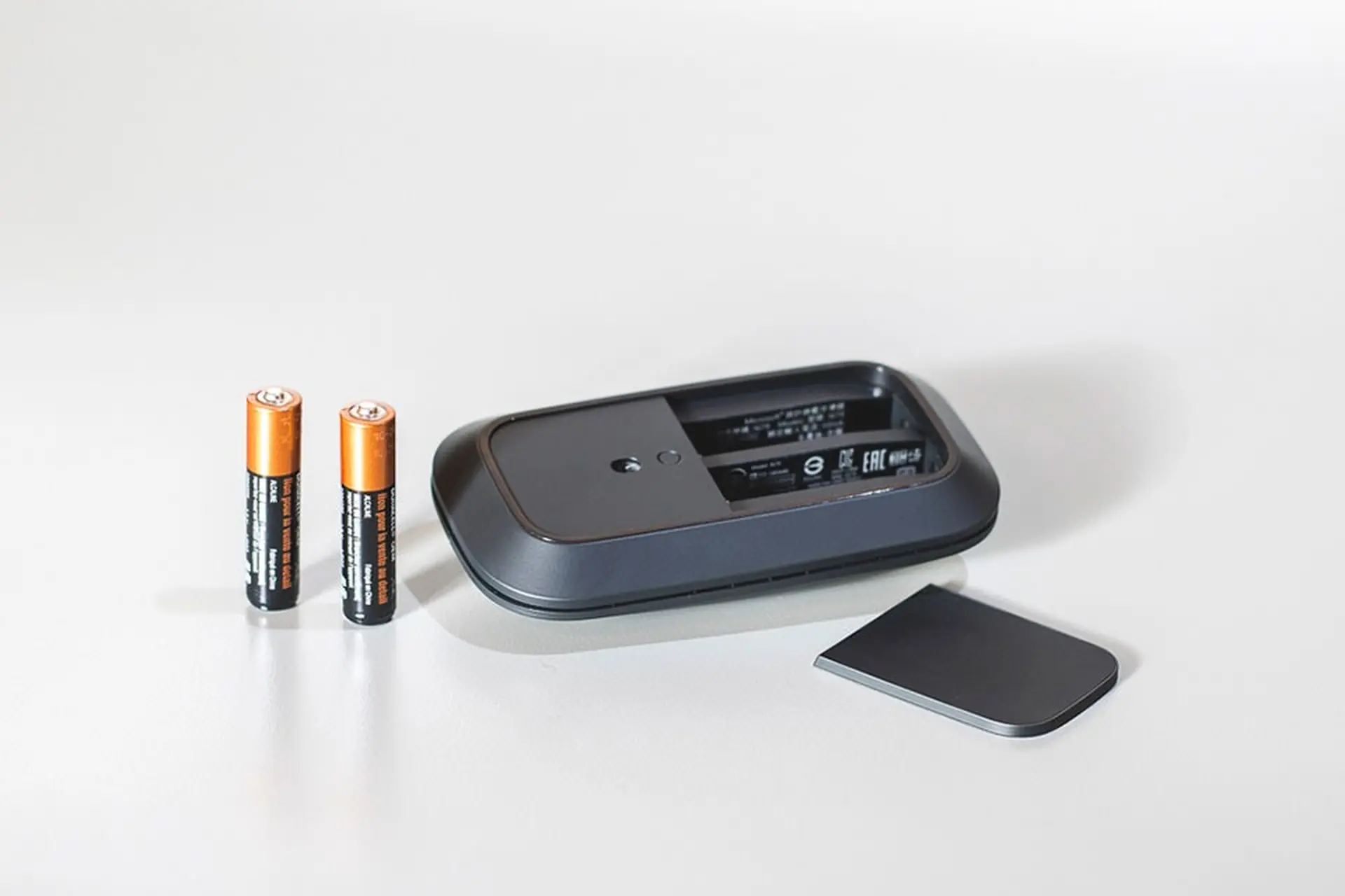 Bạn nên dùng loại pin nào cho chuột không dây?