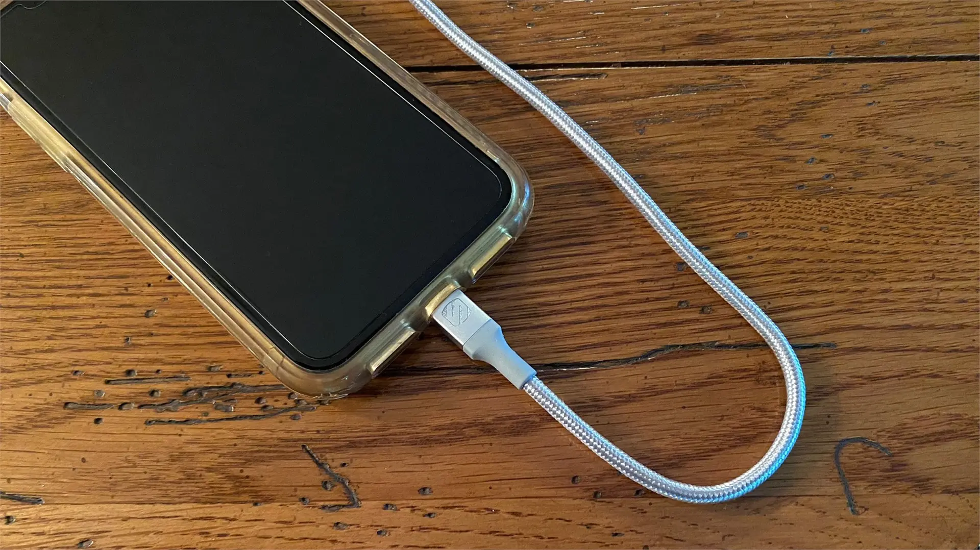 Mua cáp sạc cho iPhone, iPad không lo bị "hớ" hãy làm theo cách này!