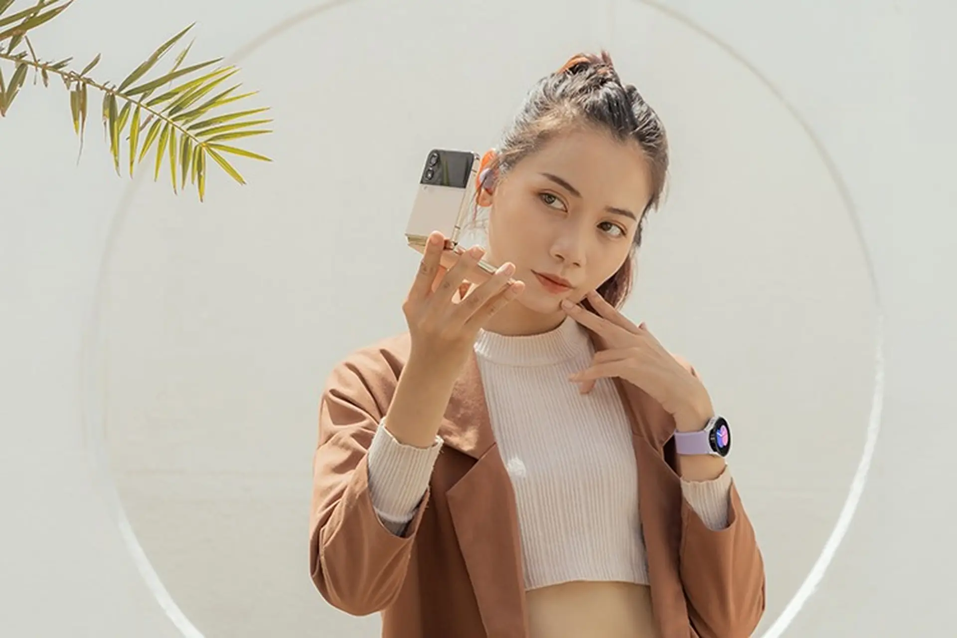 Dẫn đầu lối sống linh hoạt với màn hình Flex Mode trên Galaxy Z Flip4