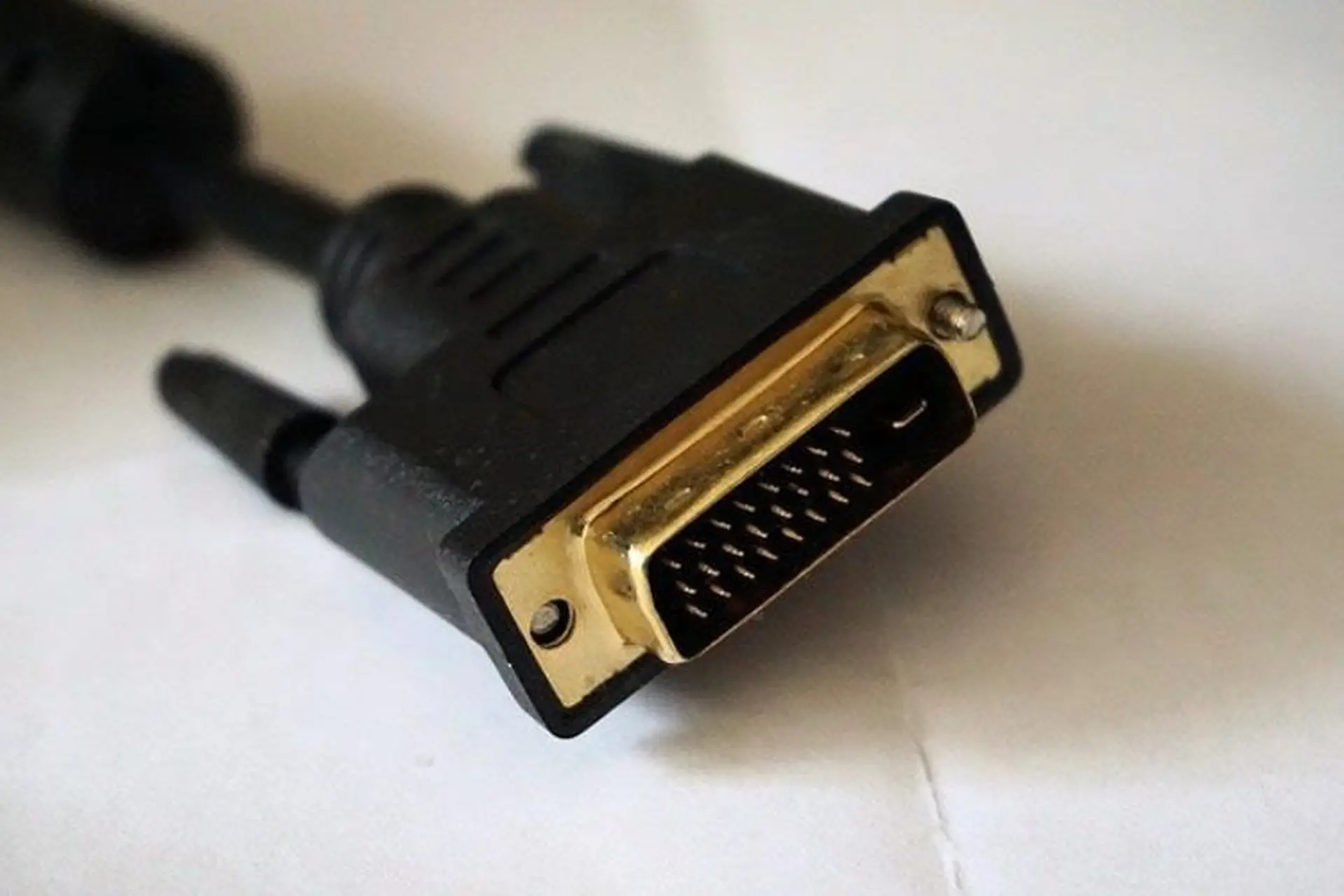 Cổng DVI là gì? Các loại cổng DVI phổ biến và phân biệt DVI với HDMI