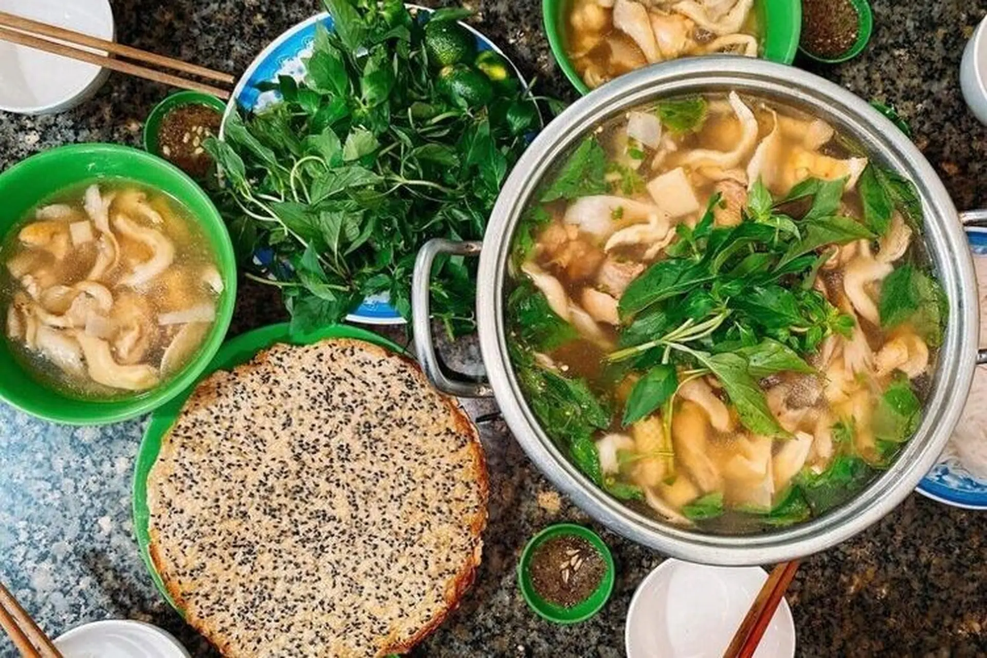Quán lẩu gà lá é ngon nhất Đà Lạt