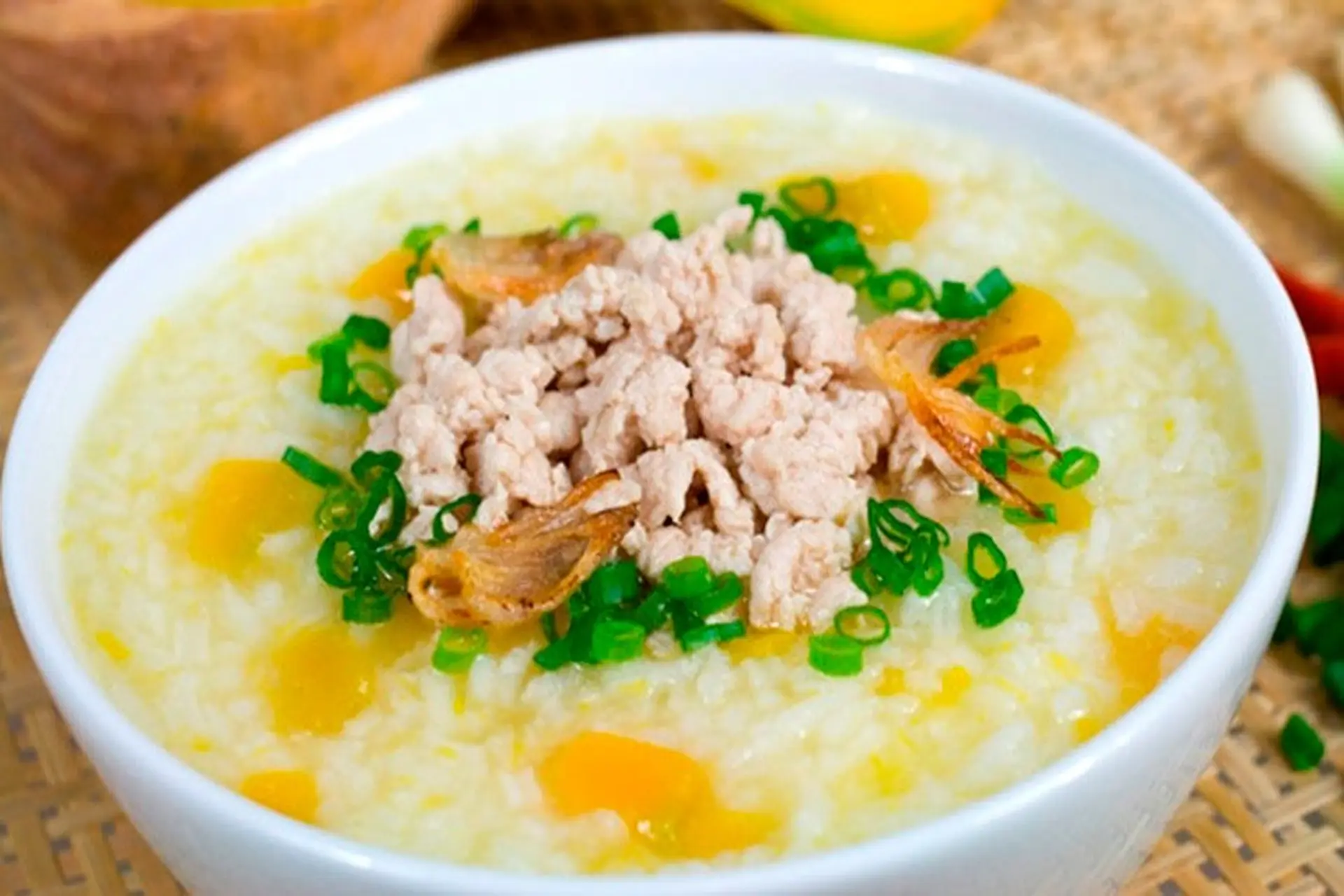 Bật mí cách nấu cháo thịt bằm nhiều dinh dưỡng để bồi bổ cơ thể, giải cảm hiệu quả