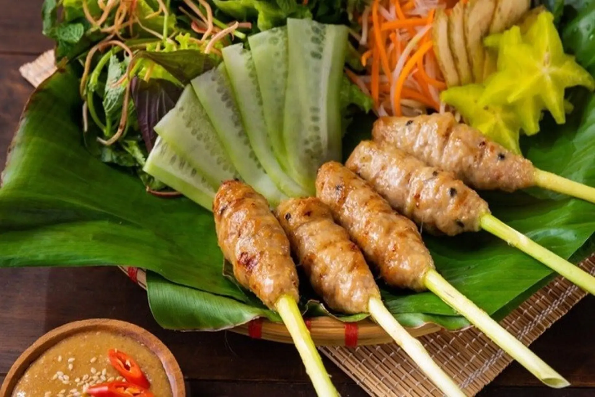 Cách làm nem lụi chuẩn vị, thơm ngon tại nhà không thua kém gì ngoài nhà hàng