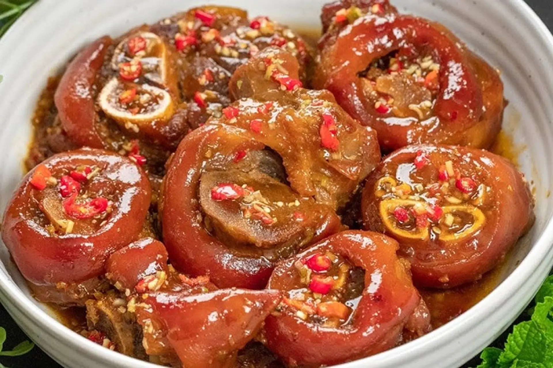 Chân giò nấu gì ngon? Bật mí 5 món ăn ngon từ chân giò đổi món cho bữa cơm nhà