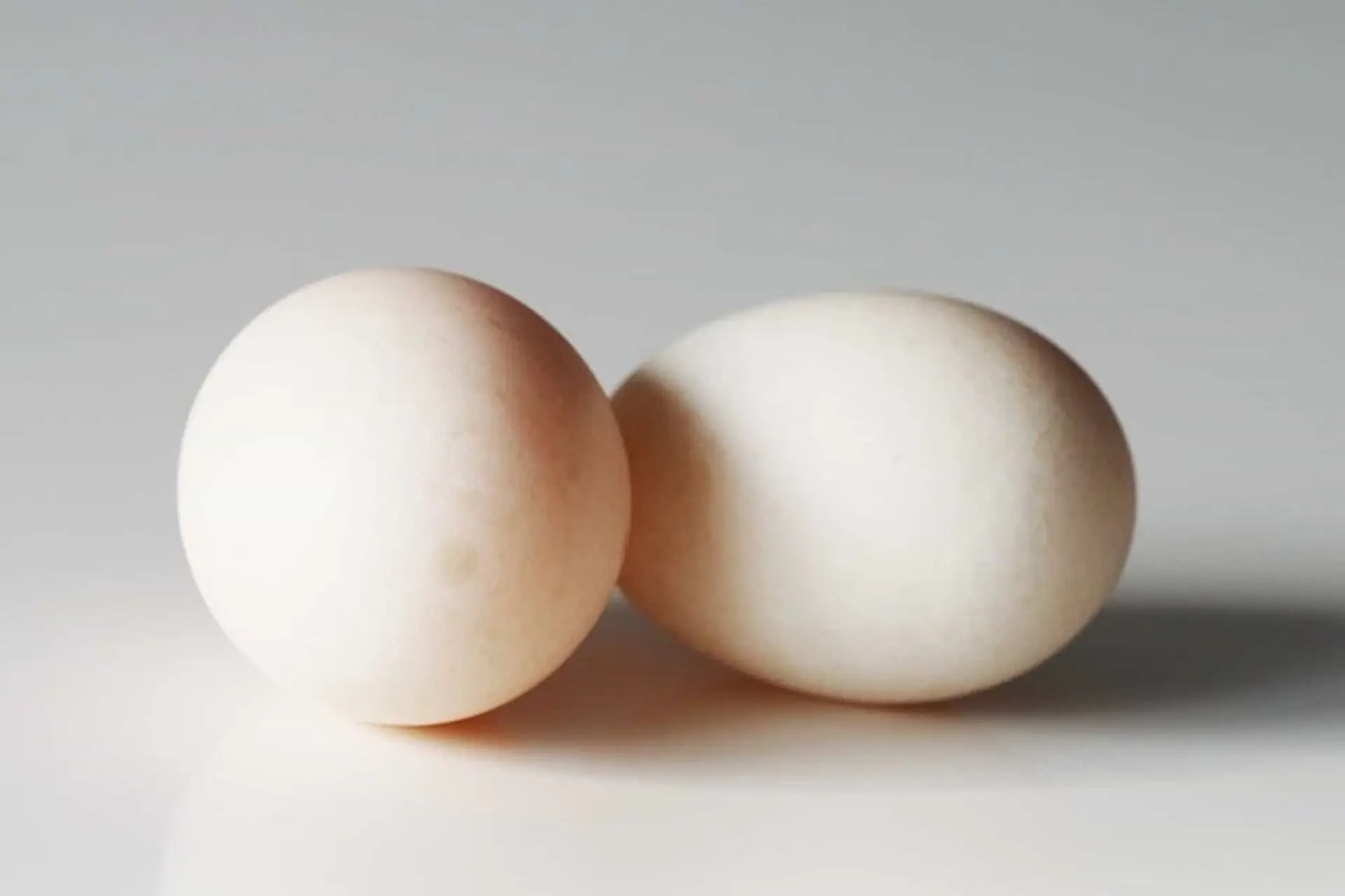 Trứng vịt bao nhiêu calo? Giảm cân có cần thiết thay bằng trứng gà?