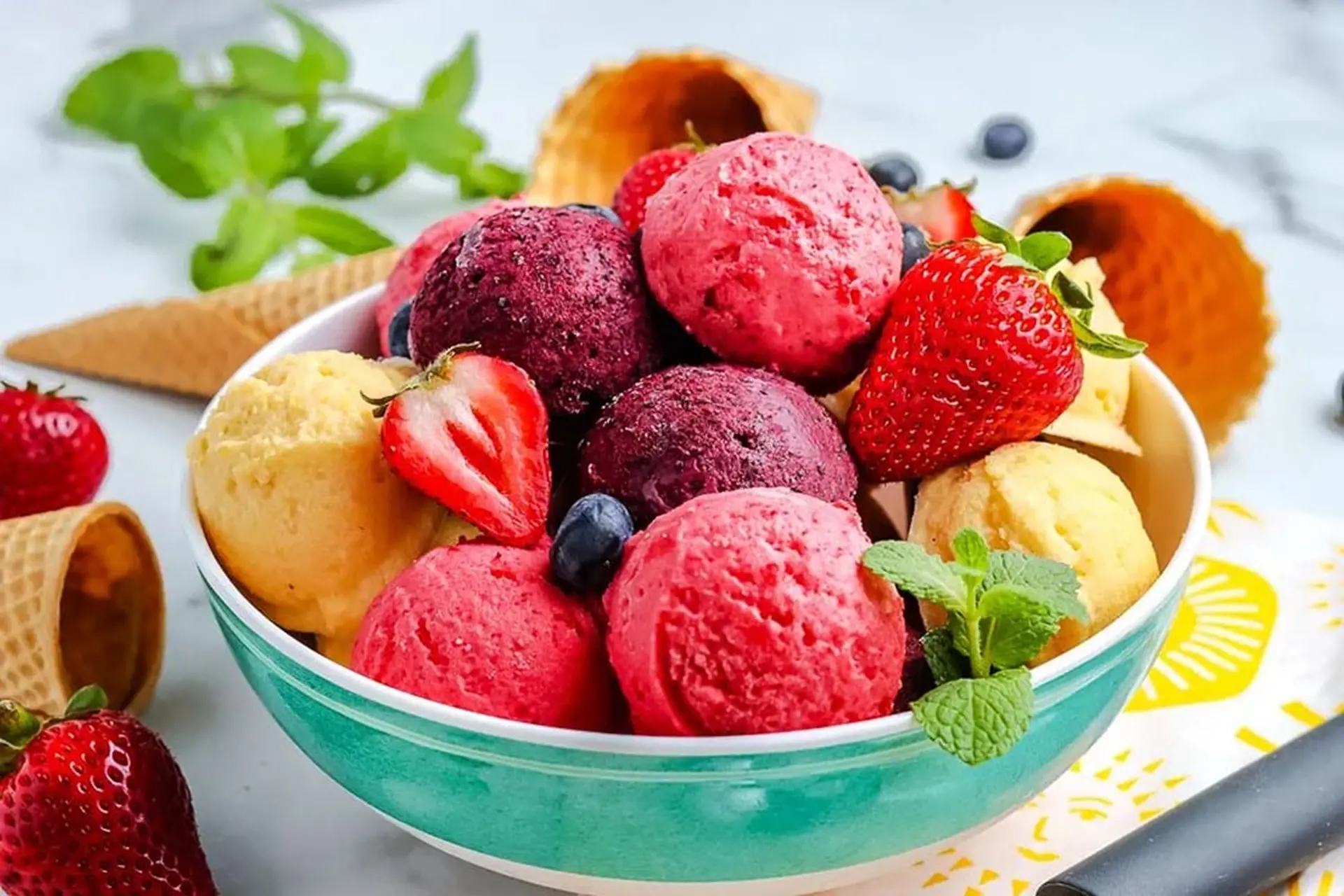 Hướng dẫn cách làm kem sữa chua ngon, dẻo mịn cực dễ mà không cần whipping cream