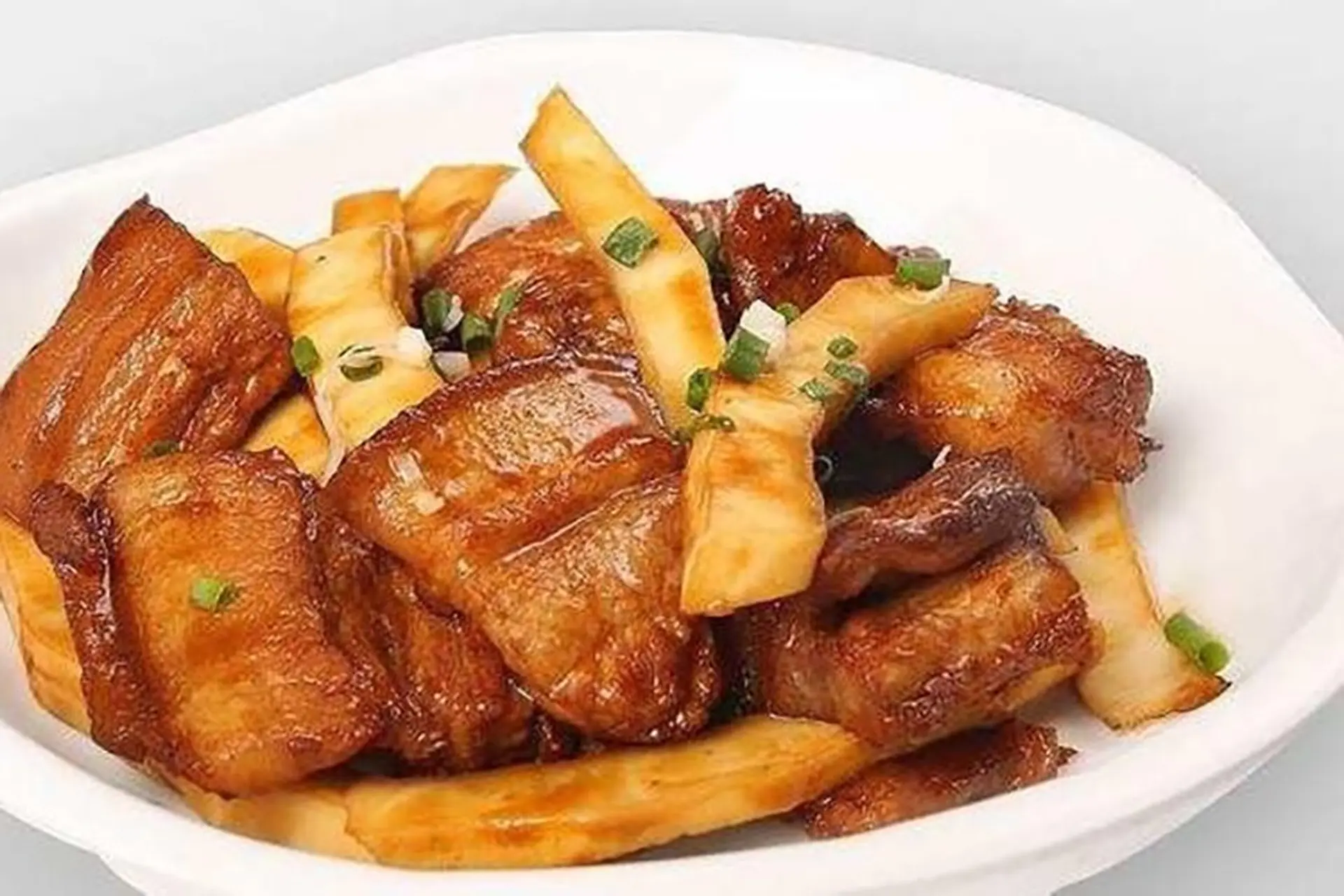 Tuyệt chiêu làm thịt kho dừa đậm đà, béo ngậy, thơm nức mũi chiêu đãi gia đình