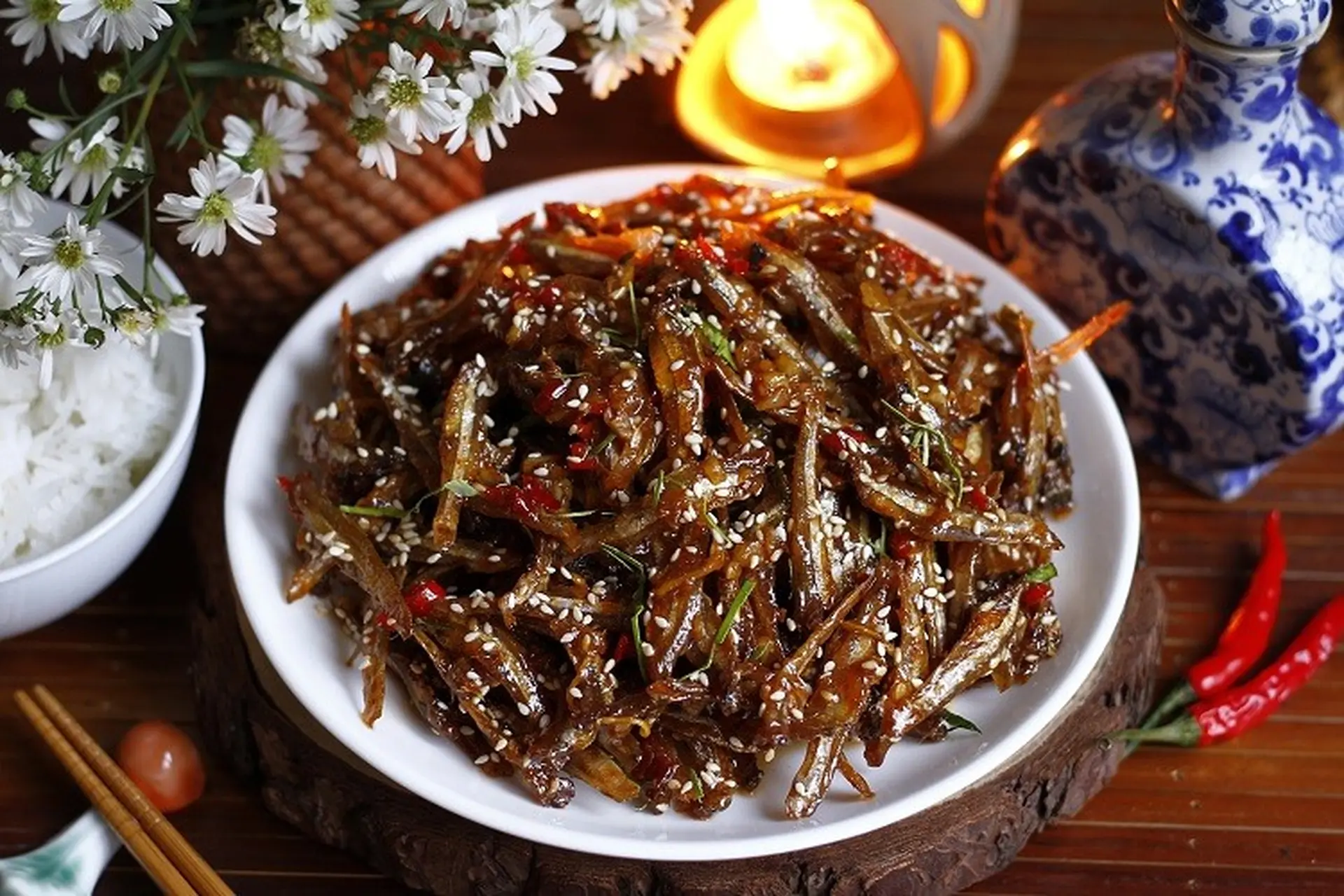 Cách làm cá cơm khô rim chua ngọt đơn giản ăn cực hao cơm những ngày mưa lạnh