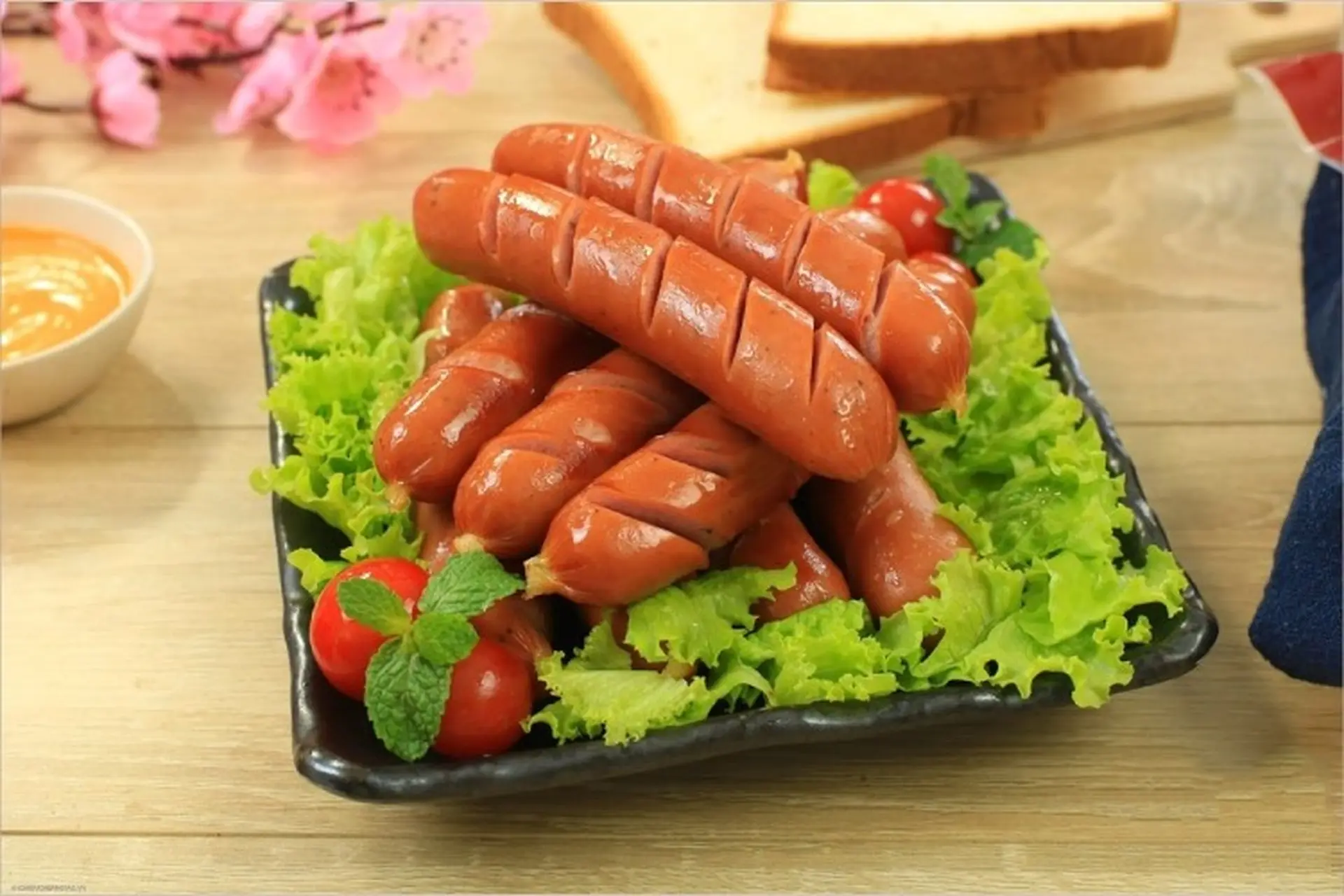 Gợi ý 2 cách làm xúc xích giòn dai tại nhà đơn giản, đảm bảo vệ sinh và chất lượng