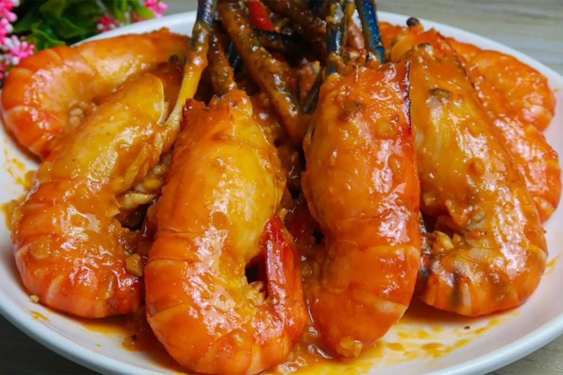 Vào bếp làm tôm rang me đậm đà, món ăn dân dã quen thuộc cho bữa cơm gia đình
