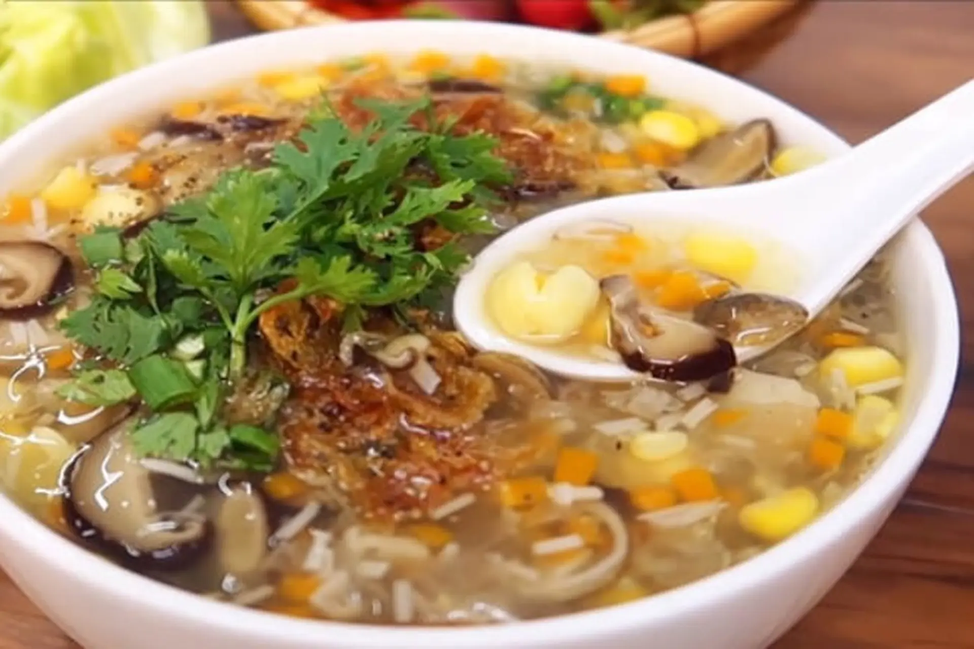 Hướng dẫn chi tiết cách làm súp gà bổ dưỡng, thanh ngọt, thơm ngon như ở nhà hàng