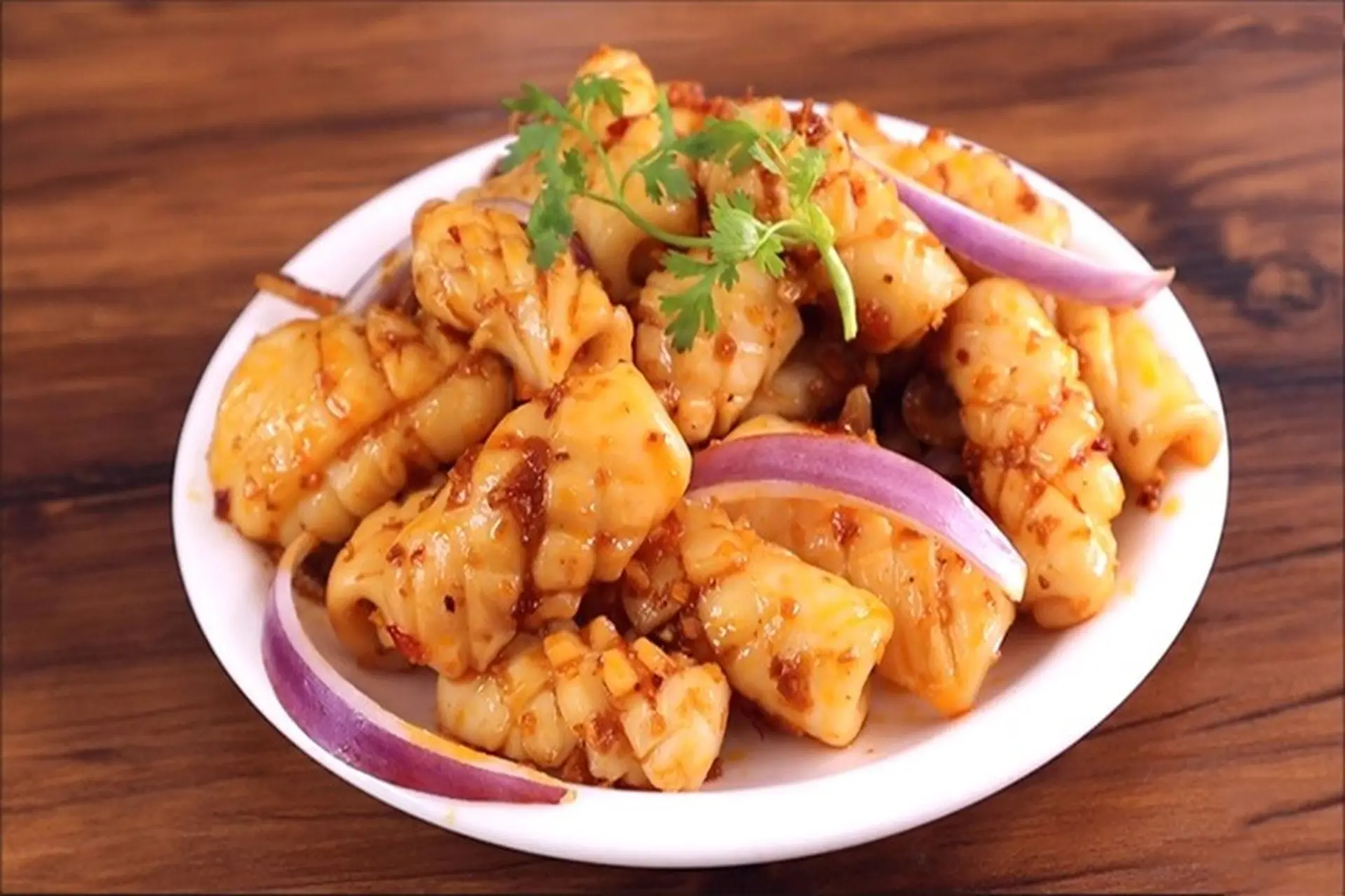 Học ngay cách làm mực xào sa tế cay cay, thơm lựng, thích hợp cho các buổi nhậu tại nhà