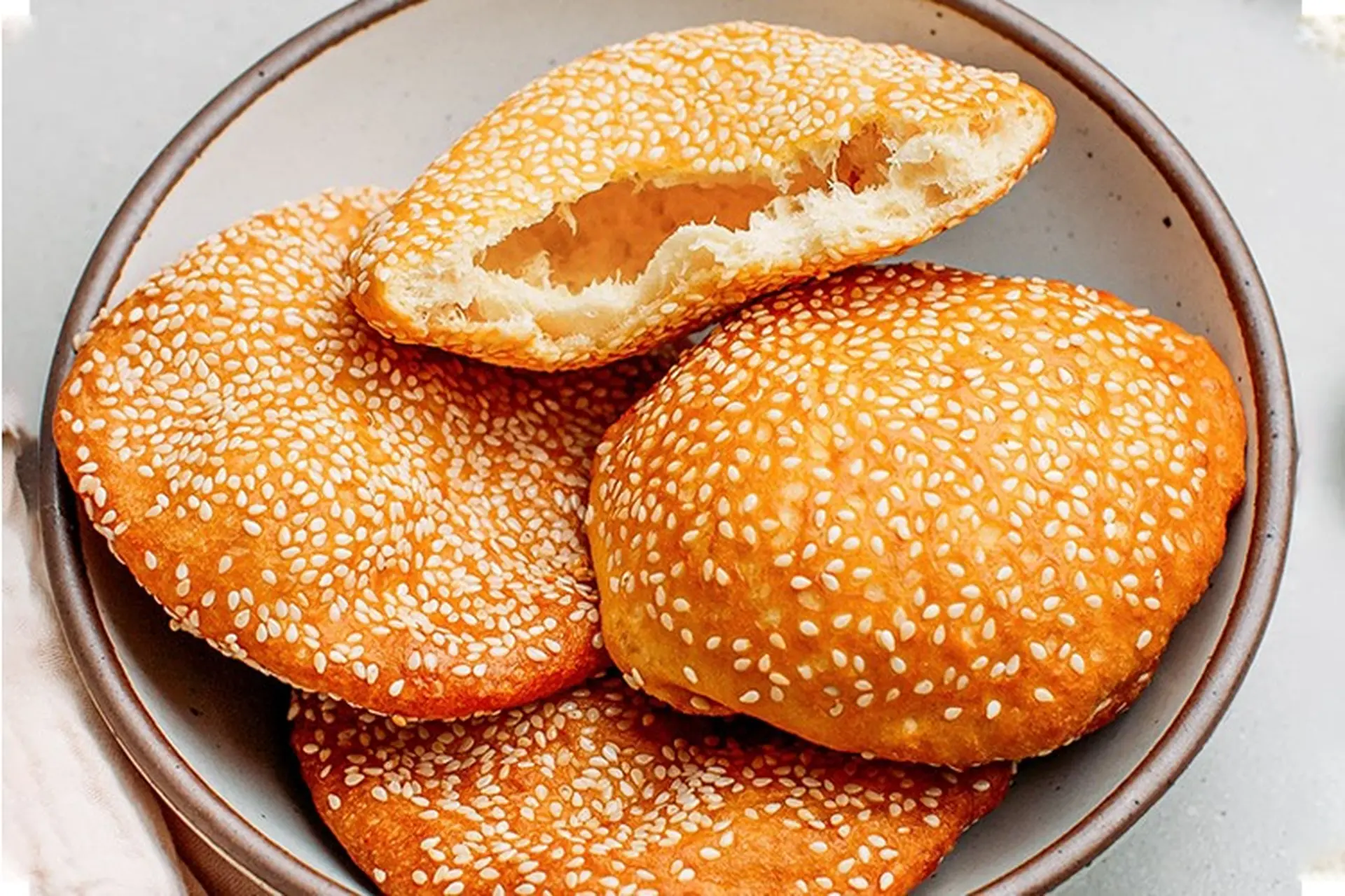 Cách làm bánh tiêu thơm giòn tại nhà cực đơn giản, trổ tài chiêu đãi cho gia đình