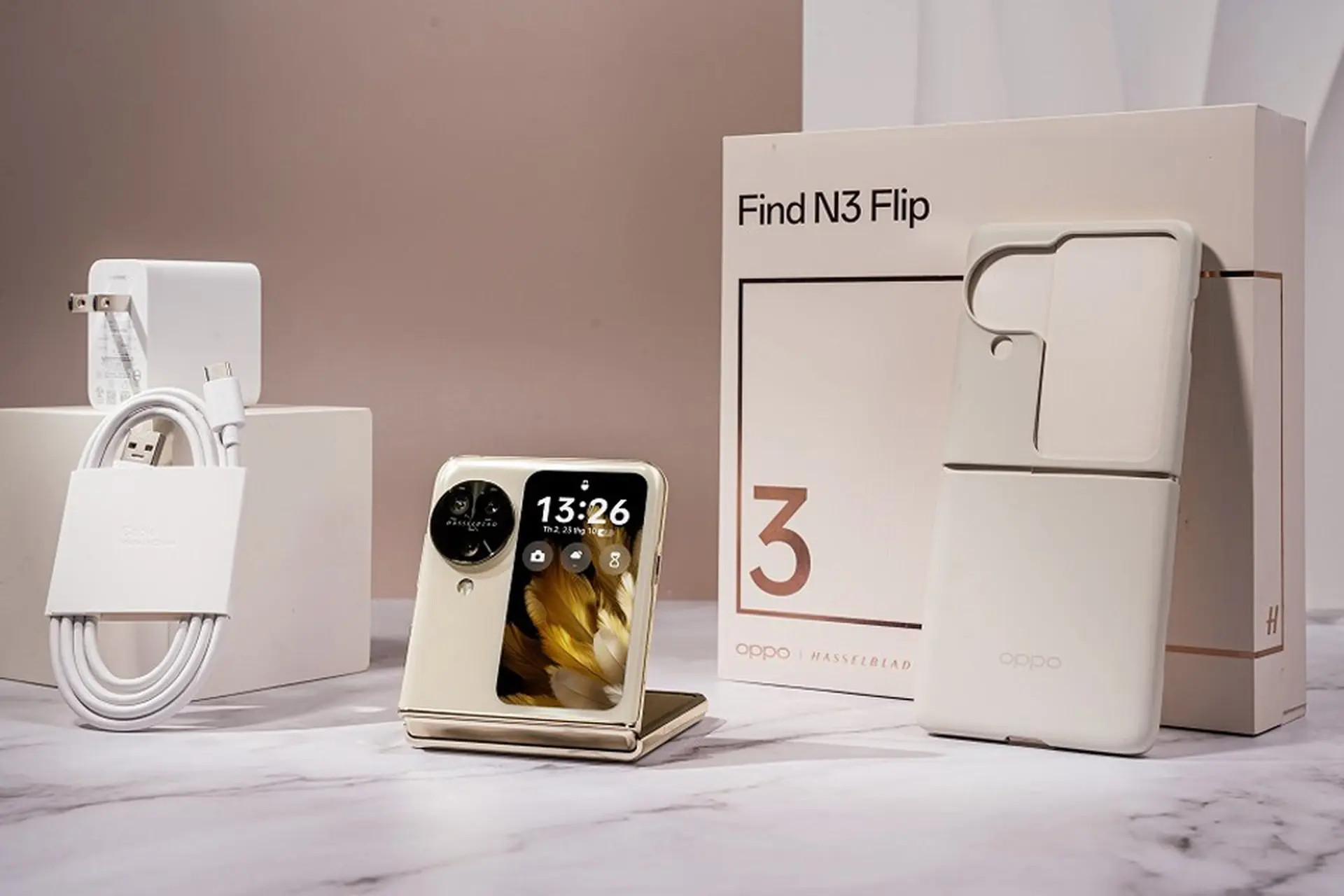 OPPO Find N3 Flip ra mắt tại Việt Nam: Bộ 3 camera vượt trội đầu tiên, thiết kế đẹp xuất sắc, giá 22.99 triệu đồng