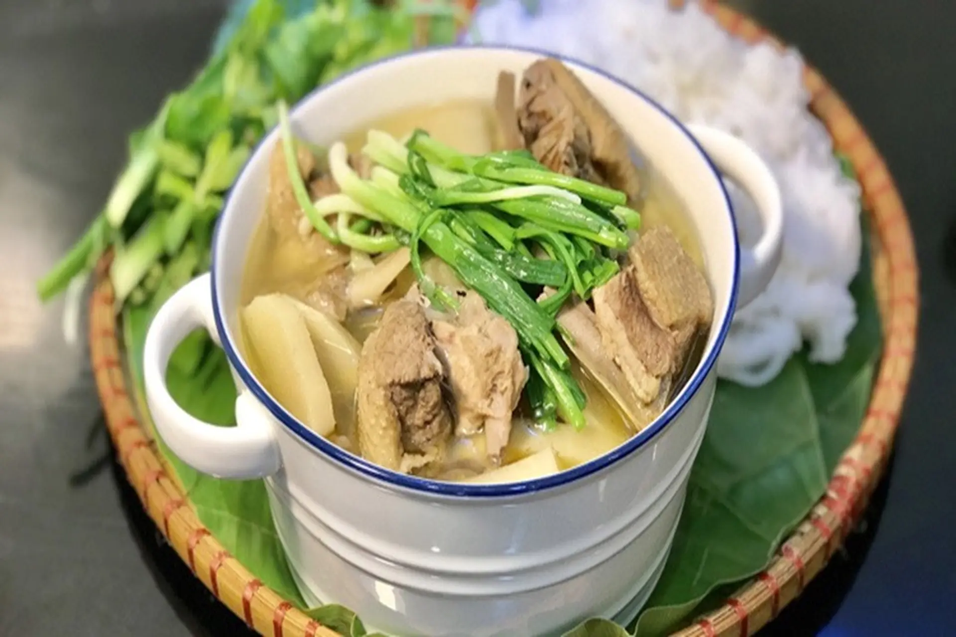 Mách bạn bí quyết làm vịt nấu măng khô ngọt mềm, dễ ăn và cực kỳ đơn giản