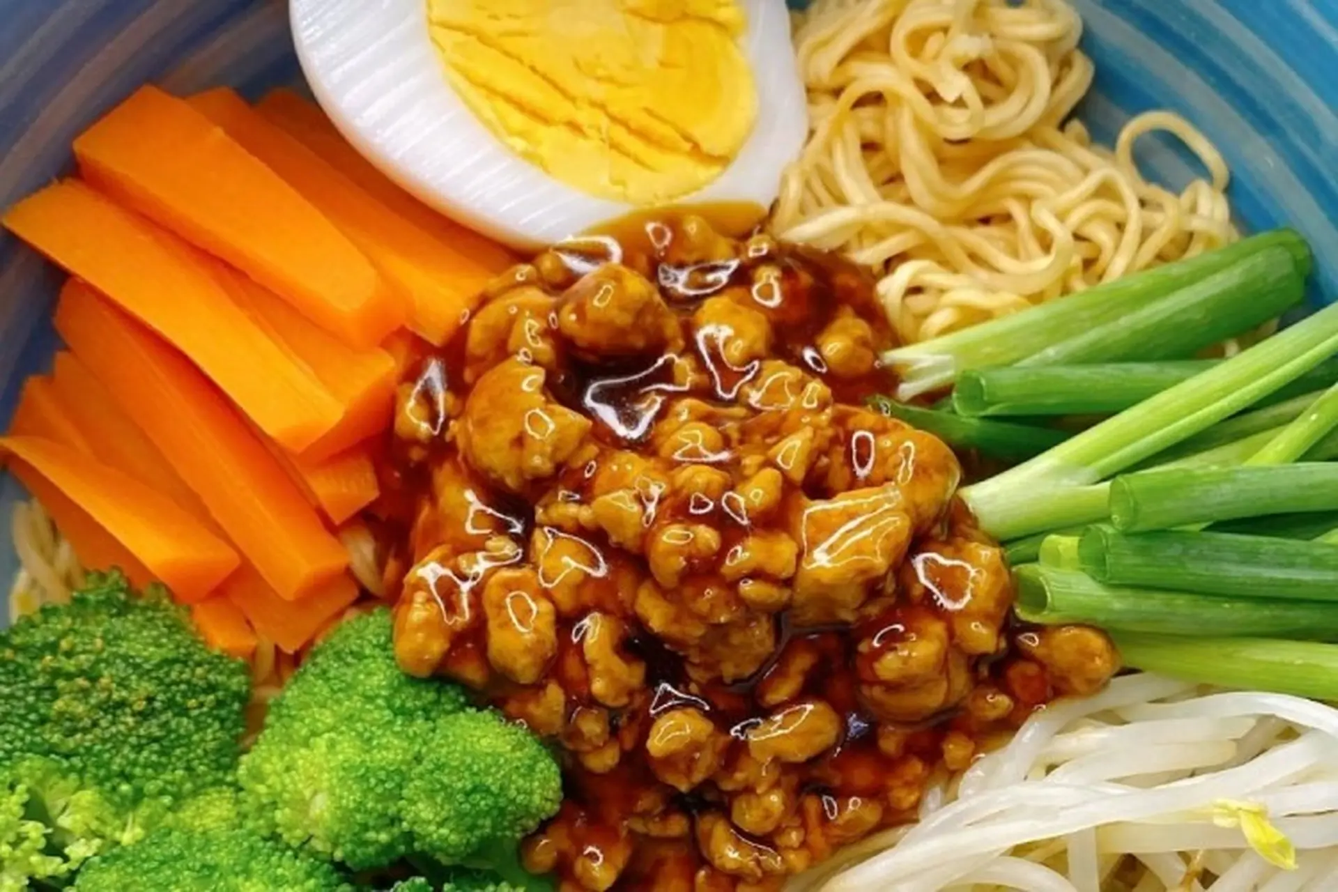 Top 15 món mì trộn hương vị độc đáo nhưng lại có cách chế biến cực đơn giản 