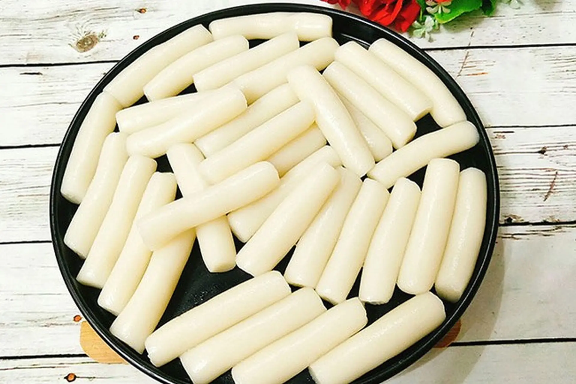 Cách làm Tokbokki bằng cơm nguội mềm mịn chuẩn vị Hàn Quốc ngon tụt lưỡi