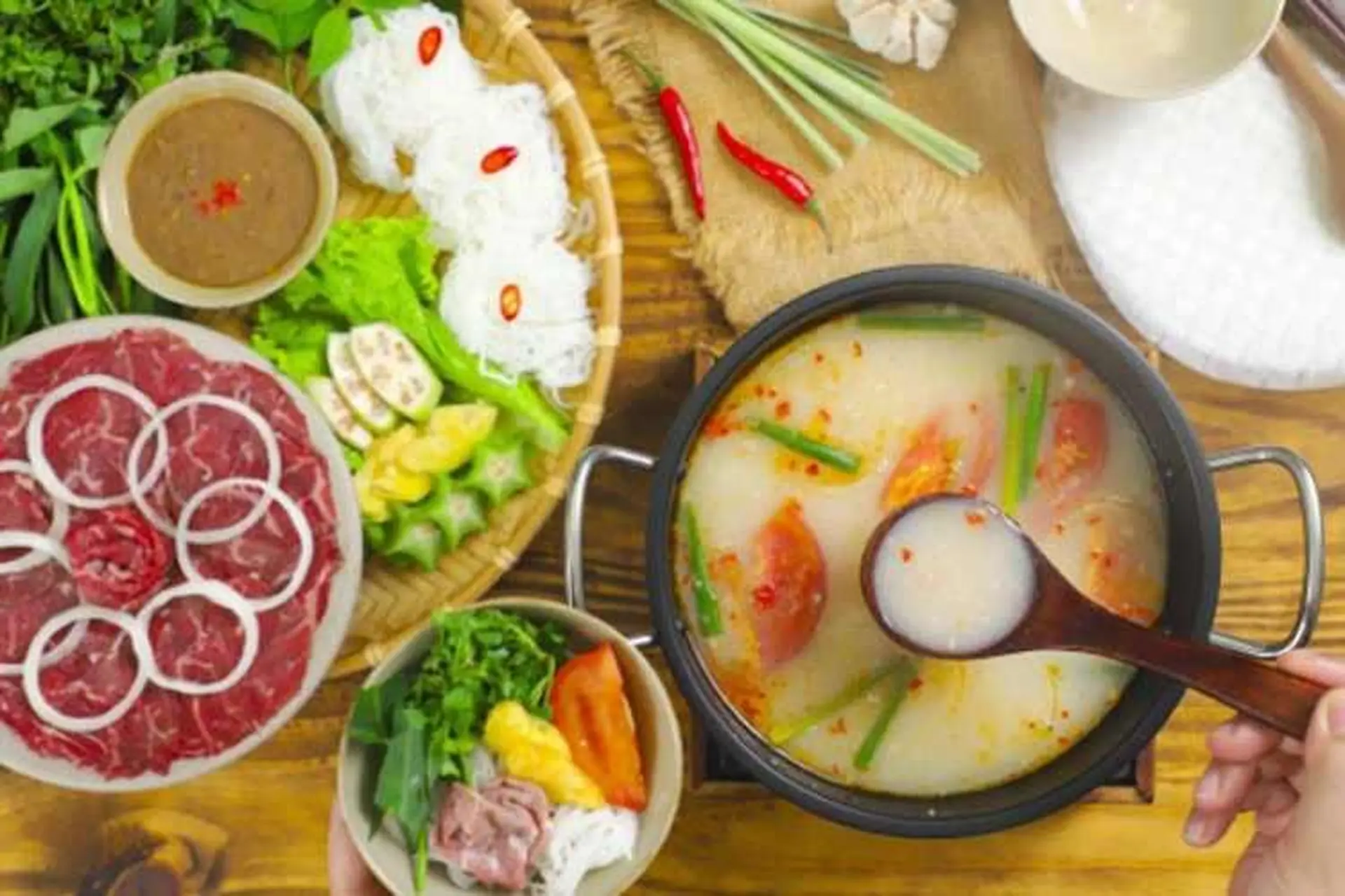 Cách làm bò nhúng mẻ tại nhà siêu ngon đãi gia đình và hội bạn vào những ngày mưa