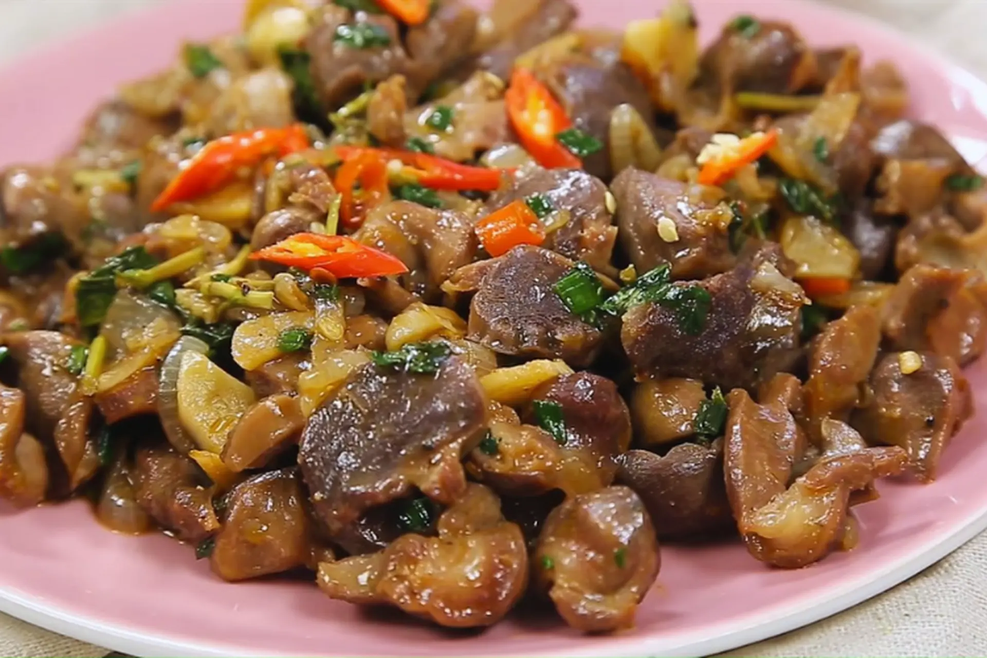 Cách làm mề gà xào ngon miệng, thực hiện nhanh chóng, đơn giản phù hợp với gia đình Việt