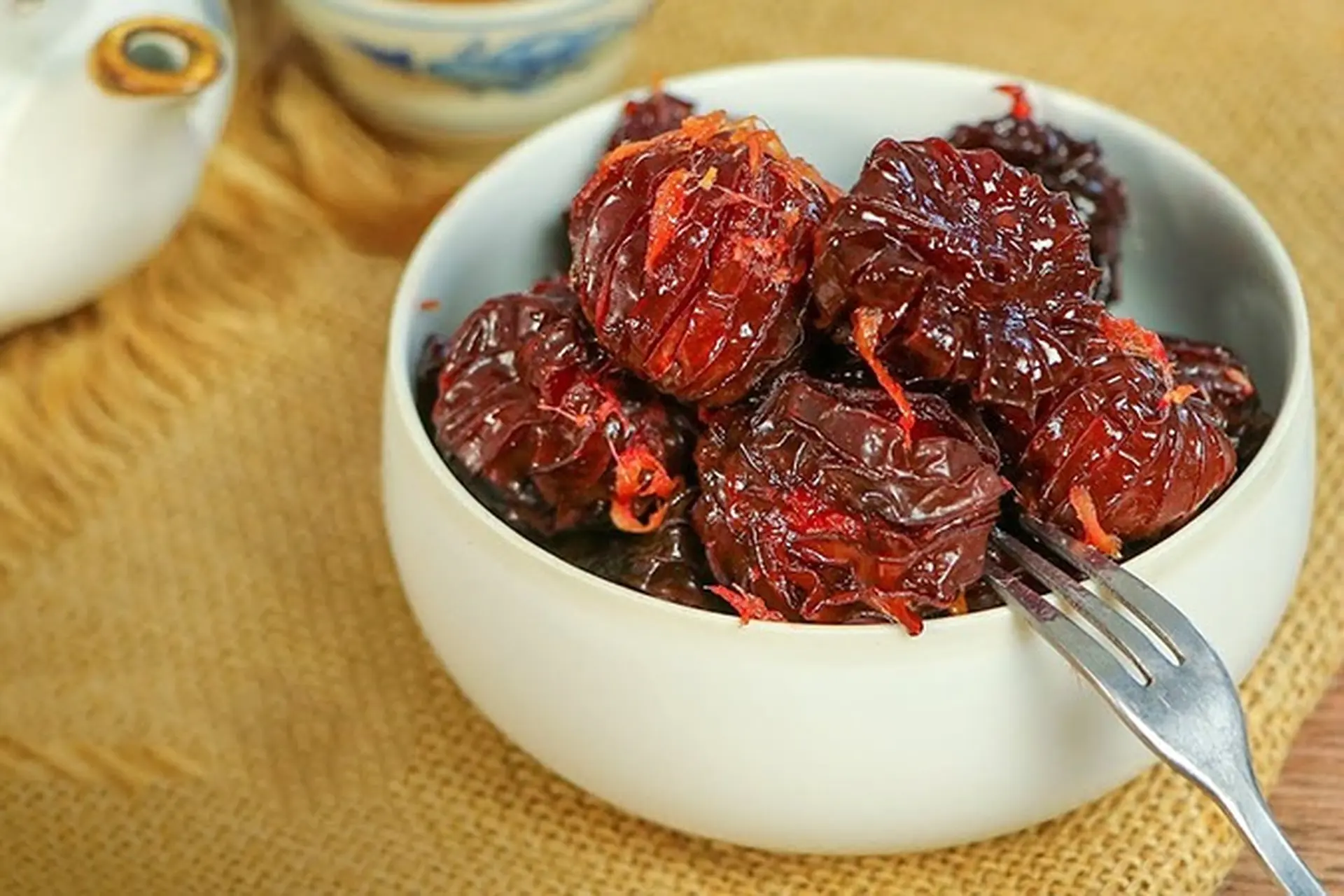 Cách làm mứt mận ăn vặt ngon miệng, đơn giản chỉ với các nguyên liệu thân thuộc