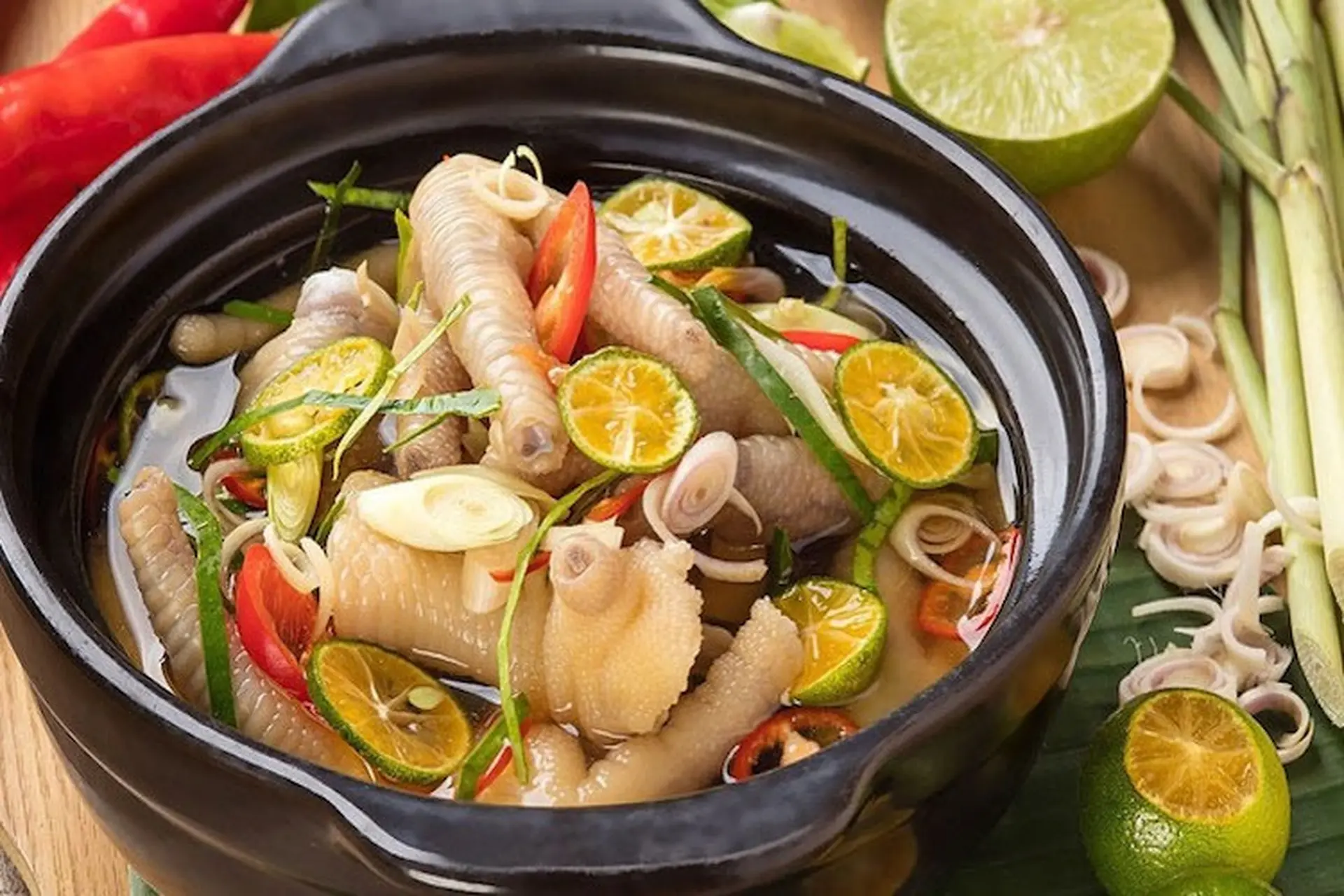 Mẹo làm chân gà sả tắc chua cay ngọt siêu ngon, đặc biệt không bị đắng