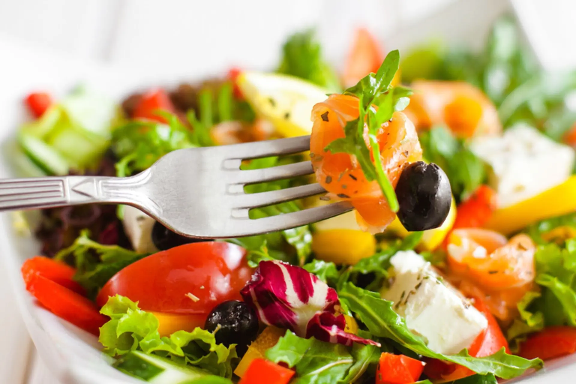 Tổng hợp 15 cách làm món salad thơm ngon, bổ dưỡng, dễ thực hiện tại nhà