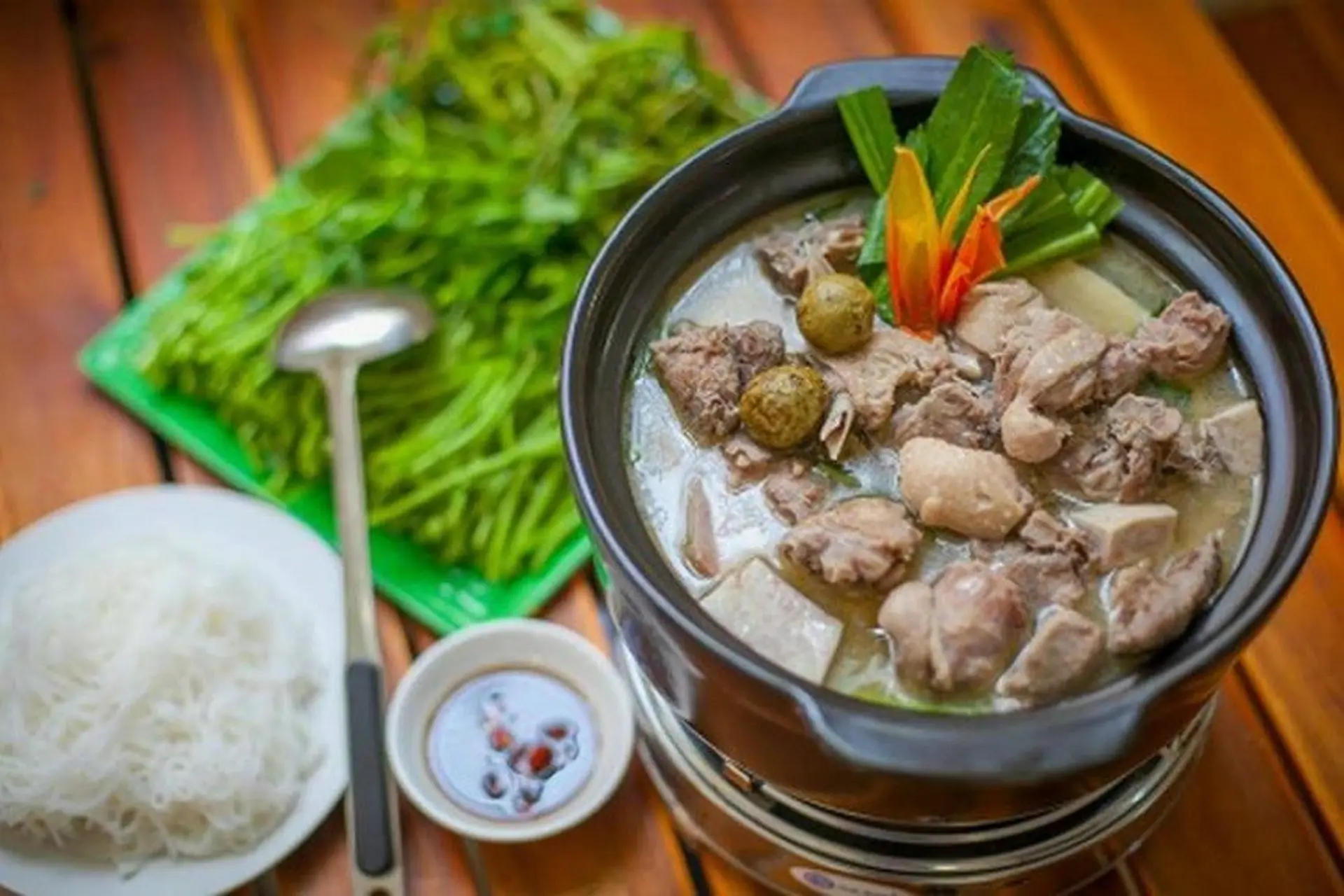Đổi vị với vịt om sấu chua dịu thơm ngon chuẩn vị Bắc, cách làm vô cùng đơn giản