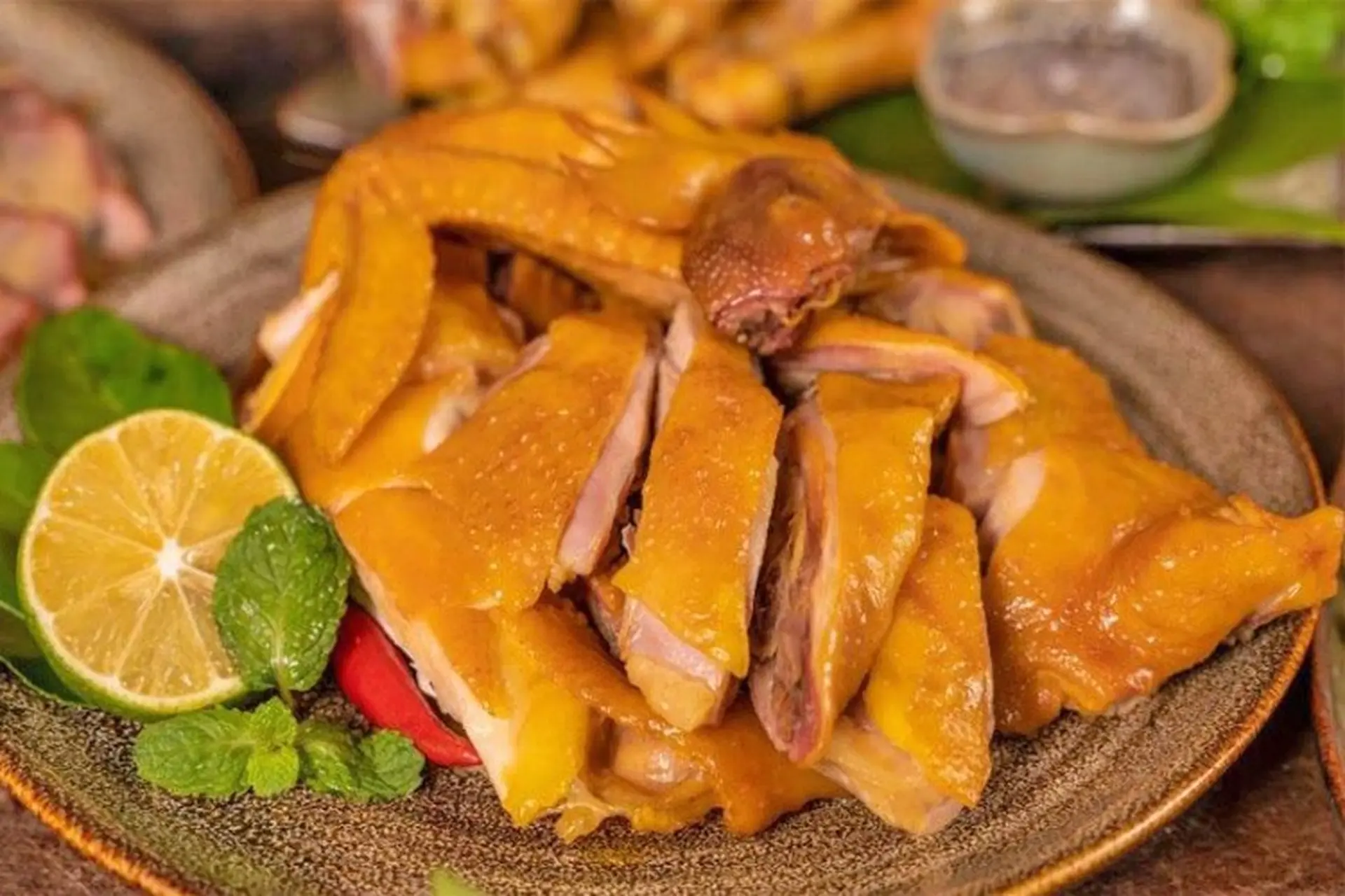 Làm gà ủ muối vàng ươm, da giòn bóng bẩy với bí quyết được nhiều chị em “săn lùng”