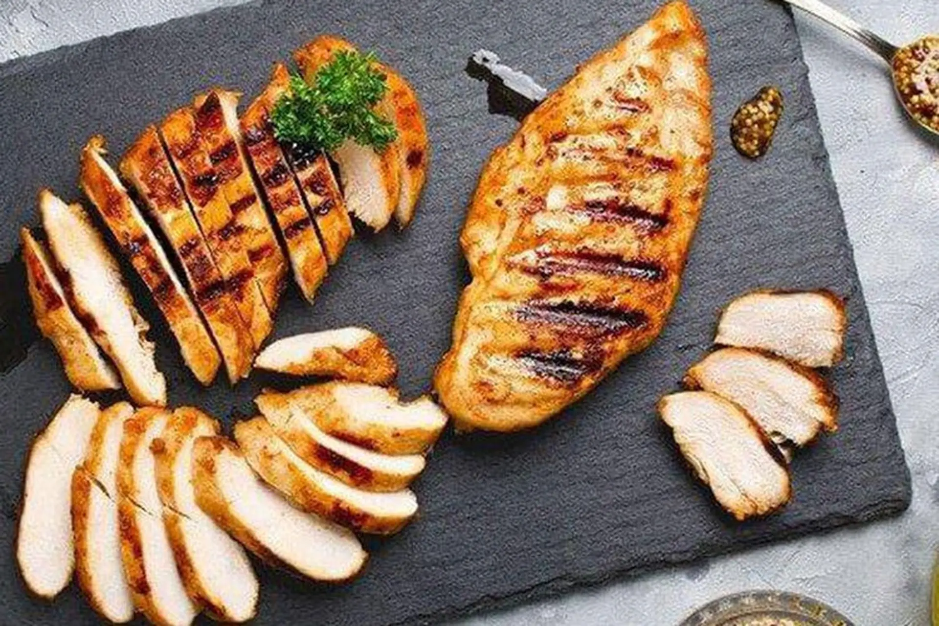 Ức gà làm gì ngon? Top 20 món ngon từ ức gà siêu đơn giản, ăn hoài không ngán