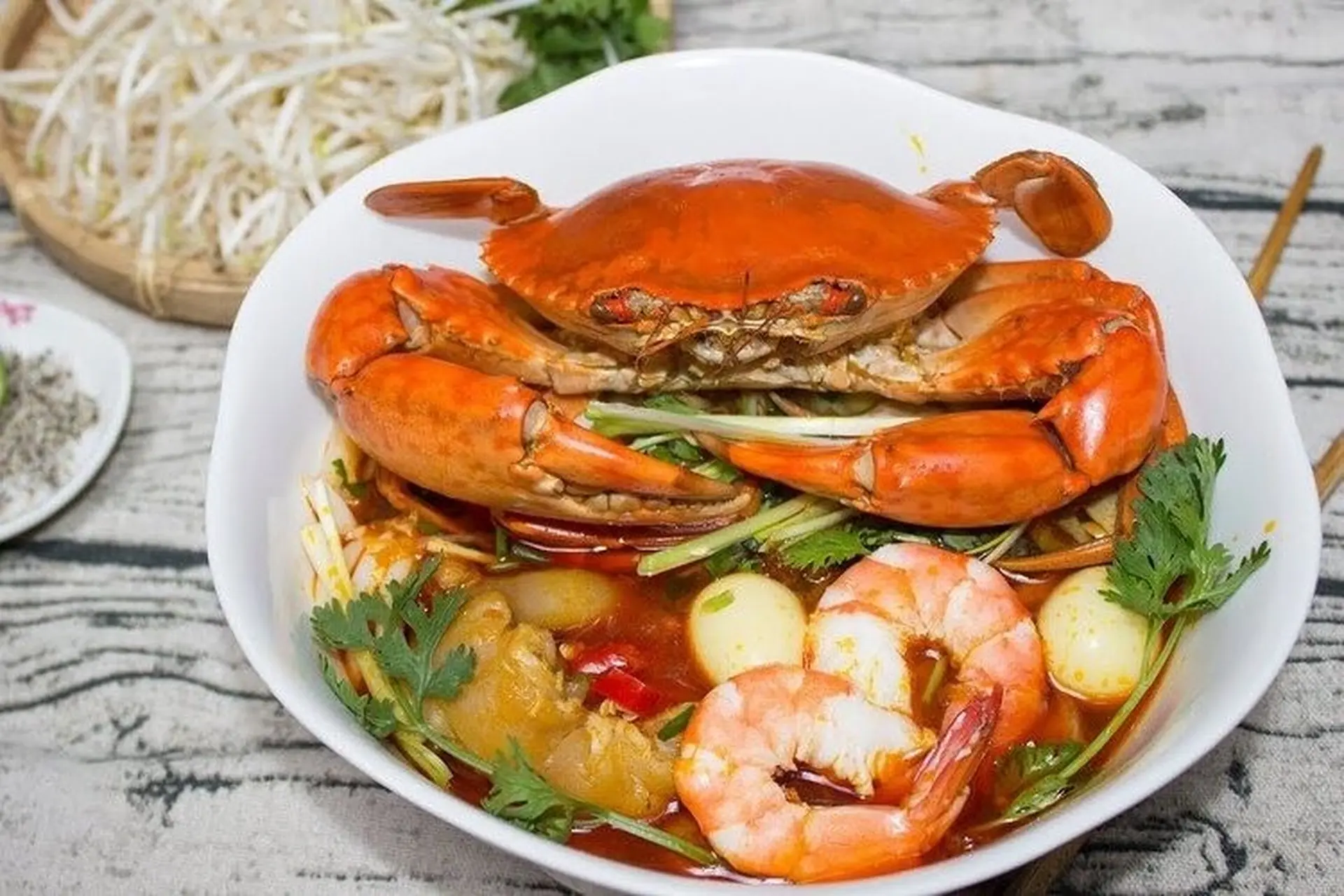 Bật mí 2 cách nấu bánh canh cua đồng và cua biển đậm vị, thơm ngon, dễ làm tại nhà