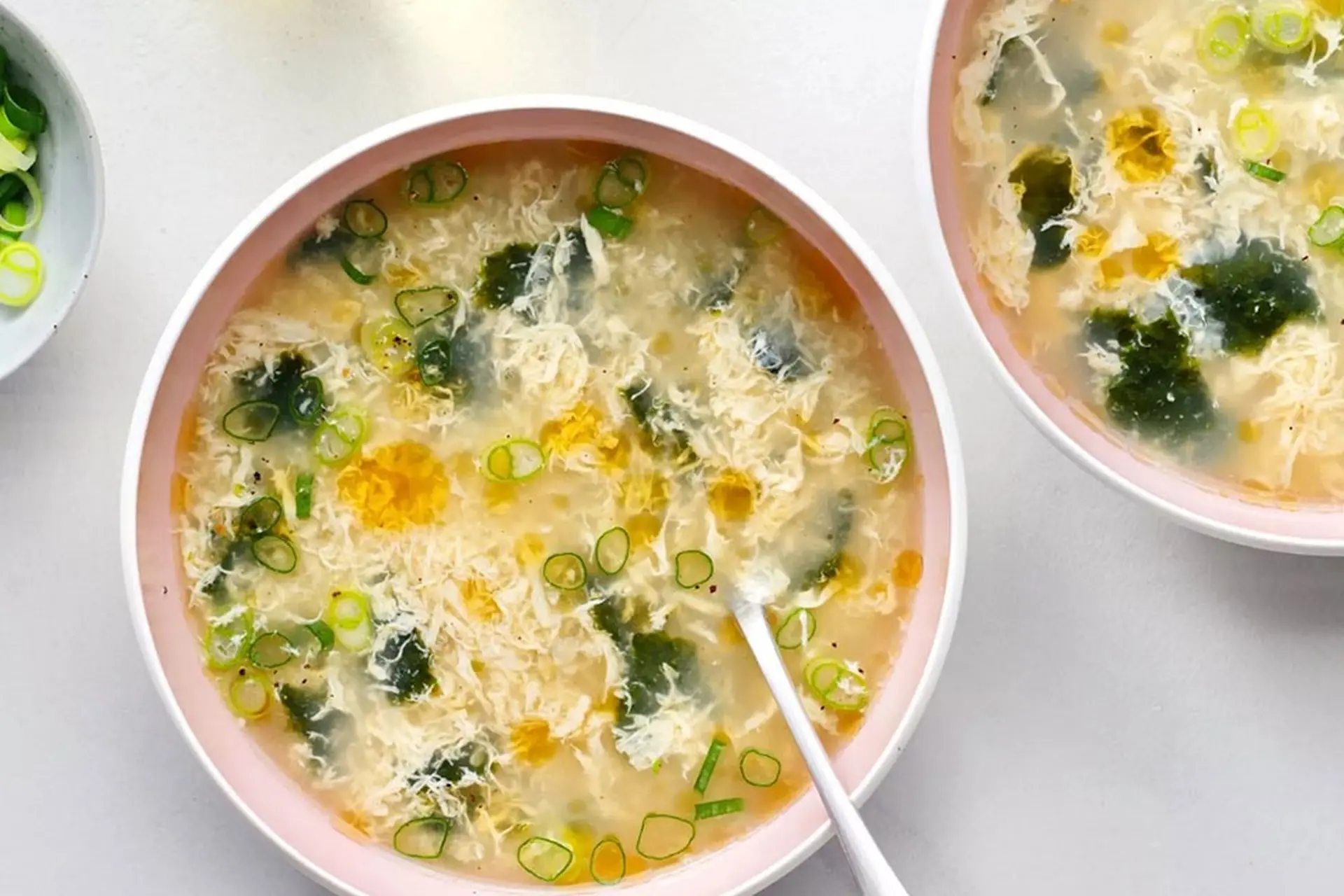 Mách bạn cách làm canh rong biển trứng siêu ngon, tốn ít thời gian và ăn rất cuốn