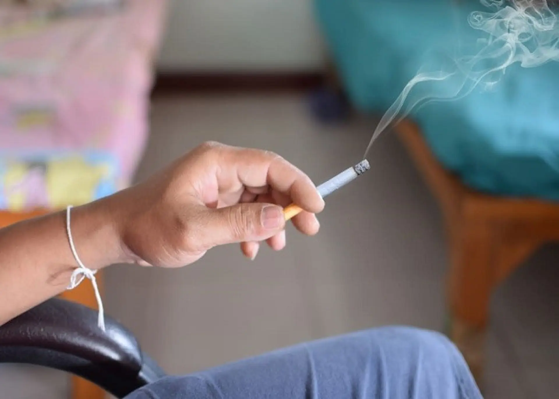 Cách khử mùi thuốc lá trong phòng máy lạnh triệt để, bảo vệ sức khỏe, phòng tránh bệnh tật