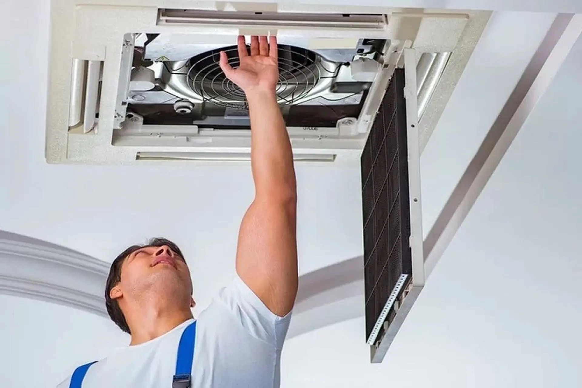 Nguyên nhân máy lạnh Gree báo lỗi e9 và cách khắc phục nhanh