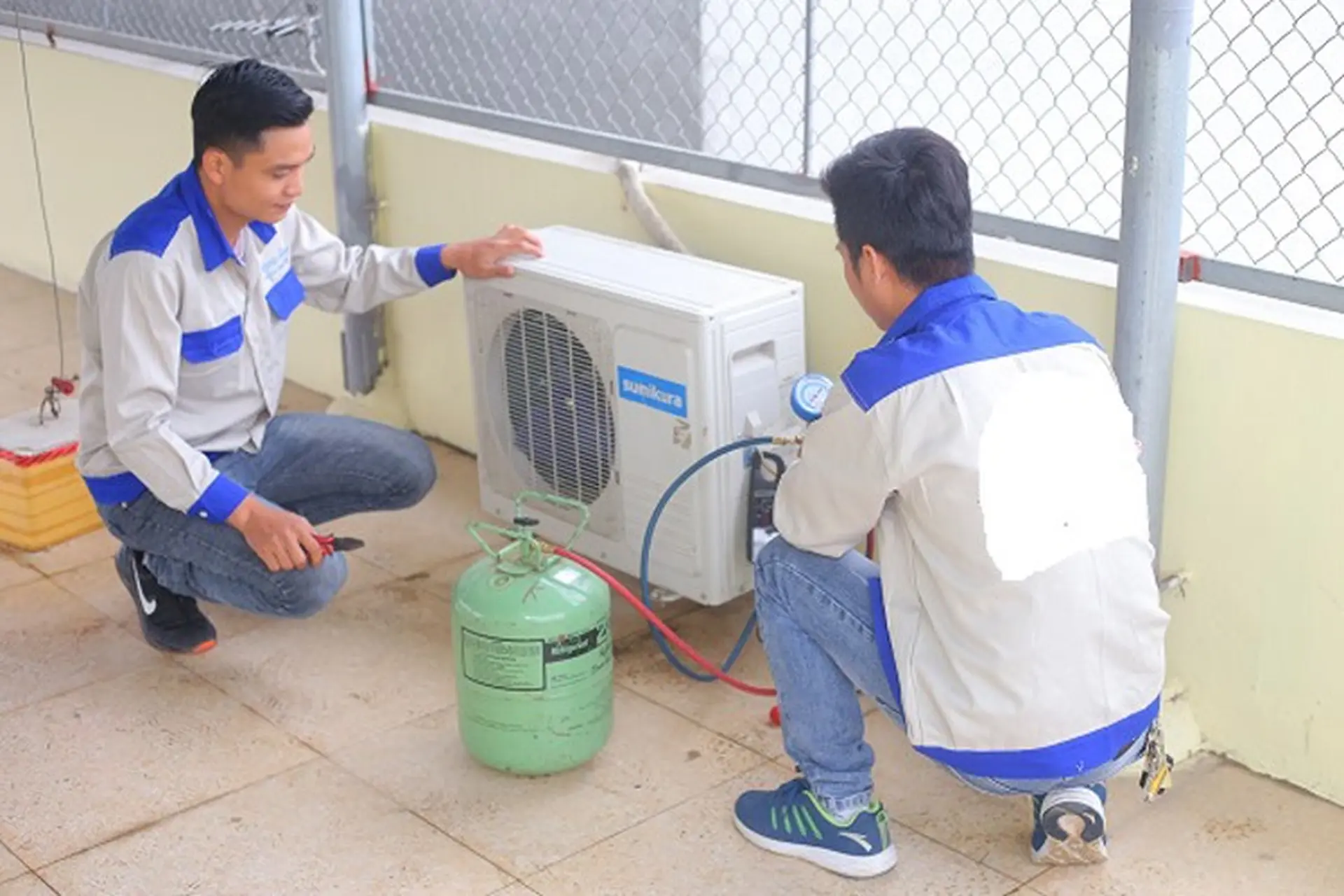 Nạp gas máy lạnh bao nhiêu là đủ để máy chạy đúng công suất?